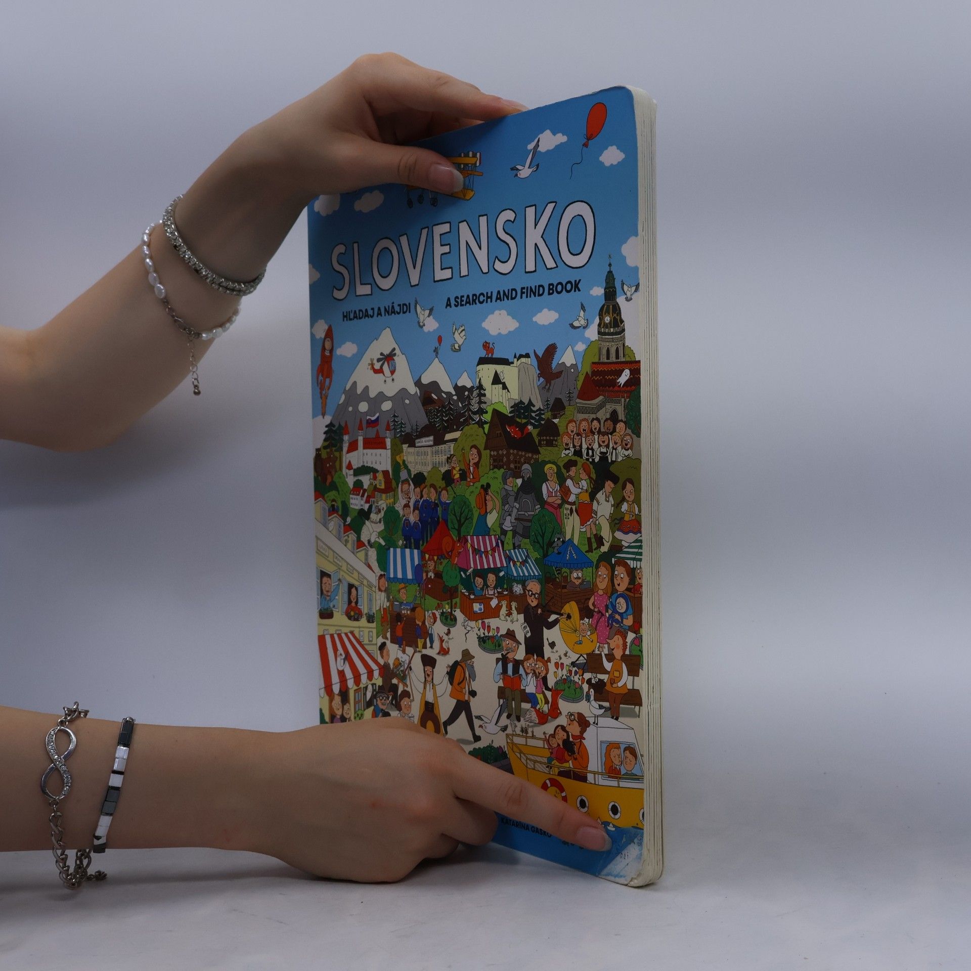 Martina Kral Slovensko - Hľadaj a nájdi. A search and find book