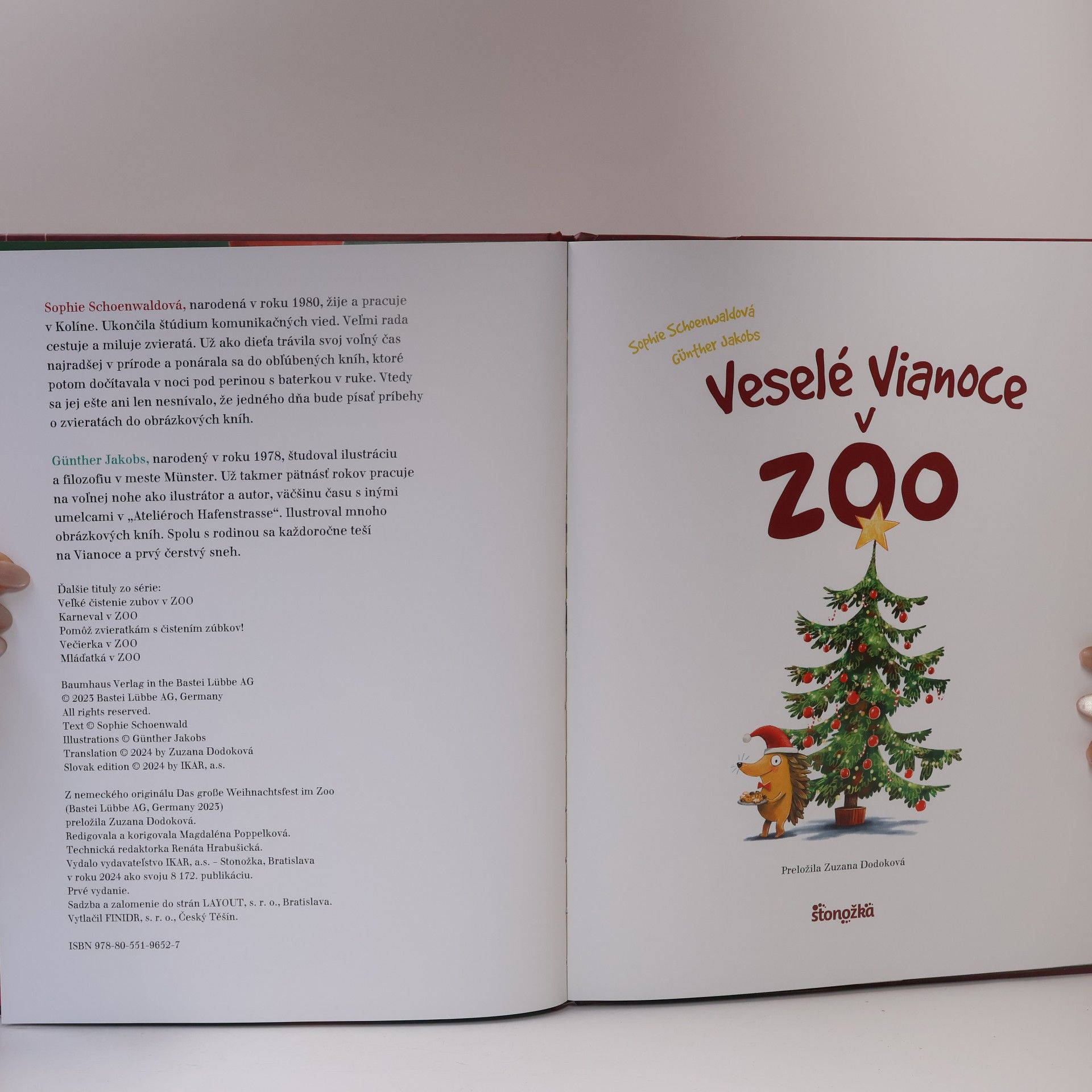 Sophie Schoenwald Veselé Vianoce v ZOO