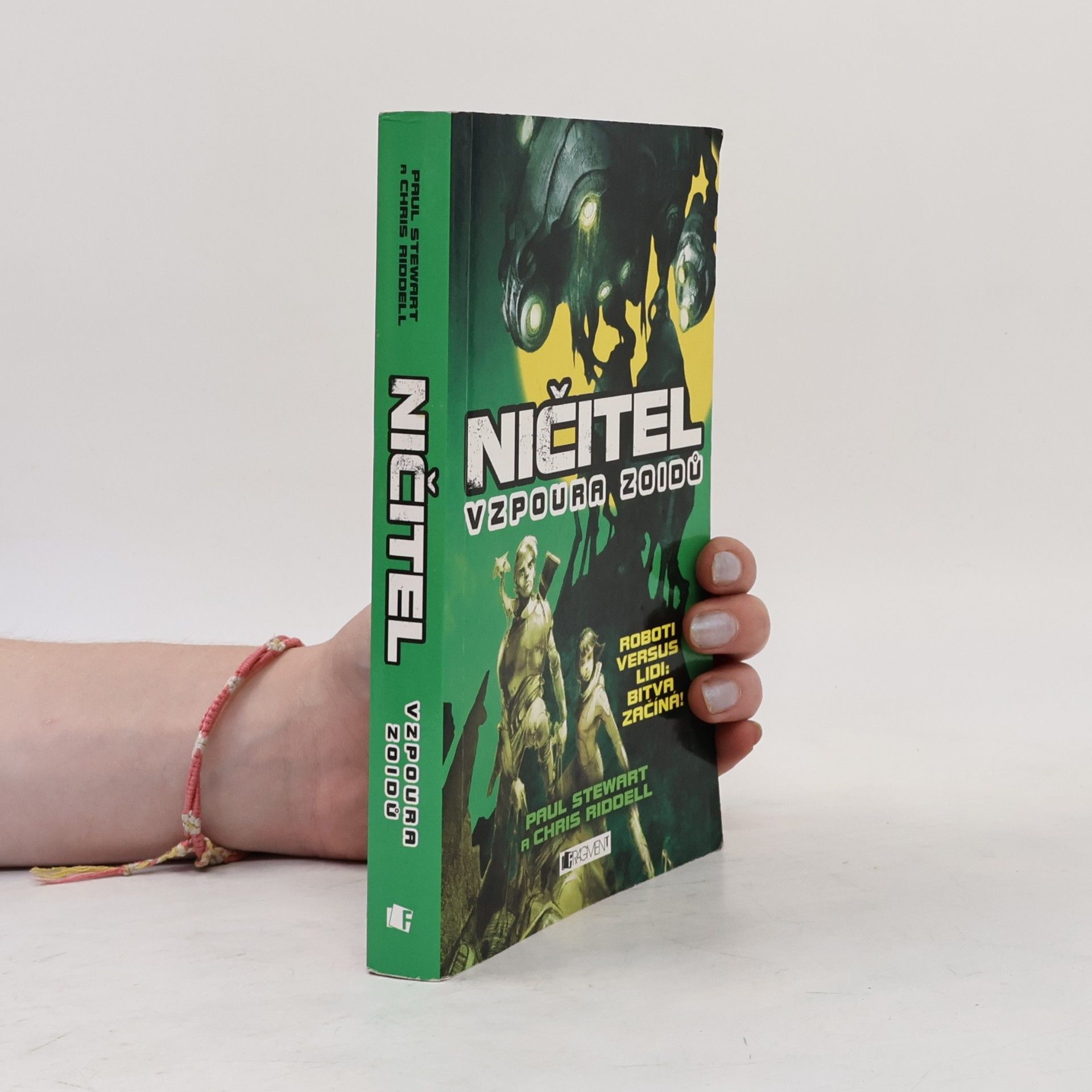 Paul Stewart Ničitel. Vzpoura zoidů