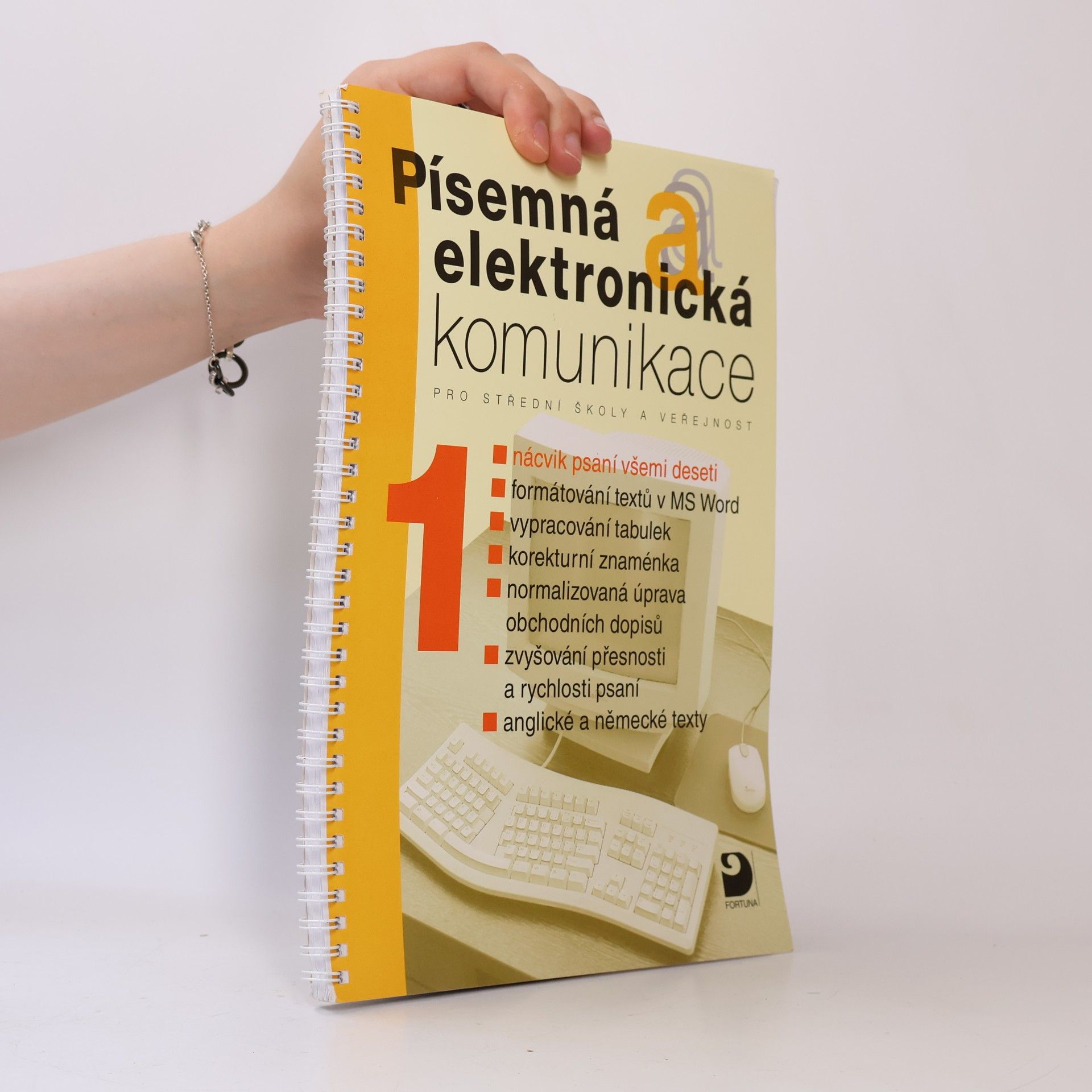Olga Kuldová Písemná a elektronická komunikace pro střední školy a veřejnost. 1