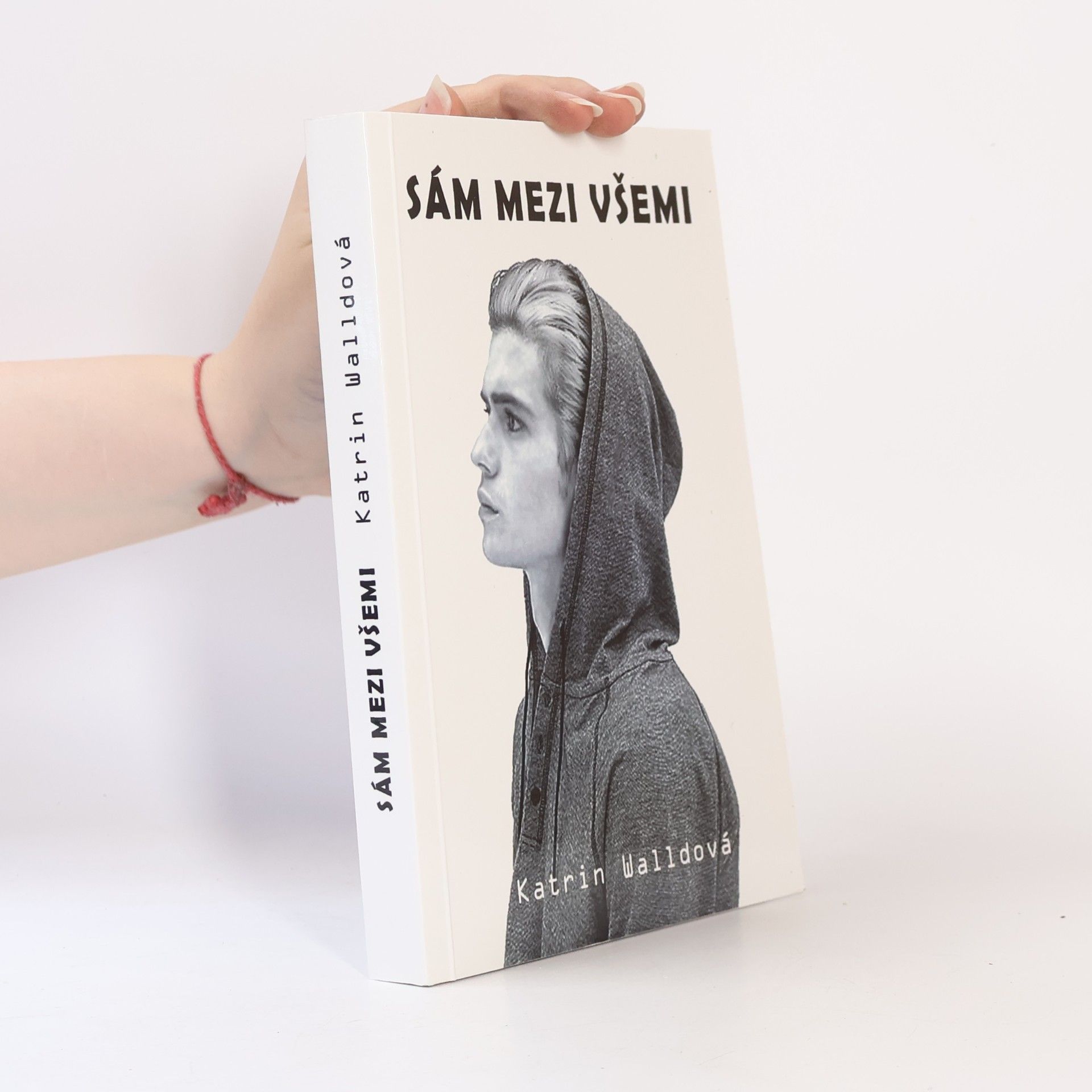 Katrin Walldová Sám mezi všemi
