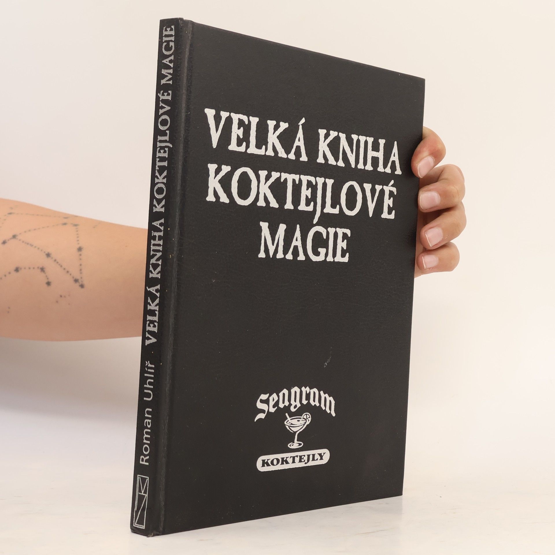 Roman Uhlíř Velká kniha koktejlové magie
