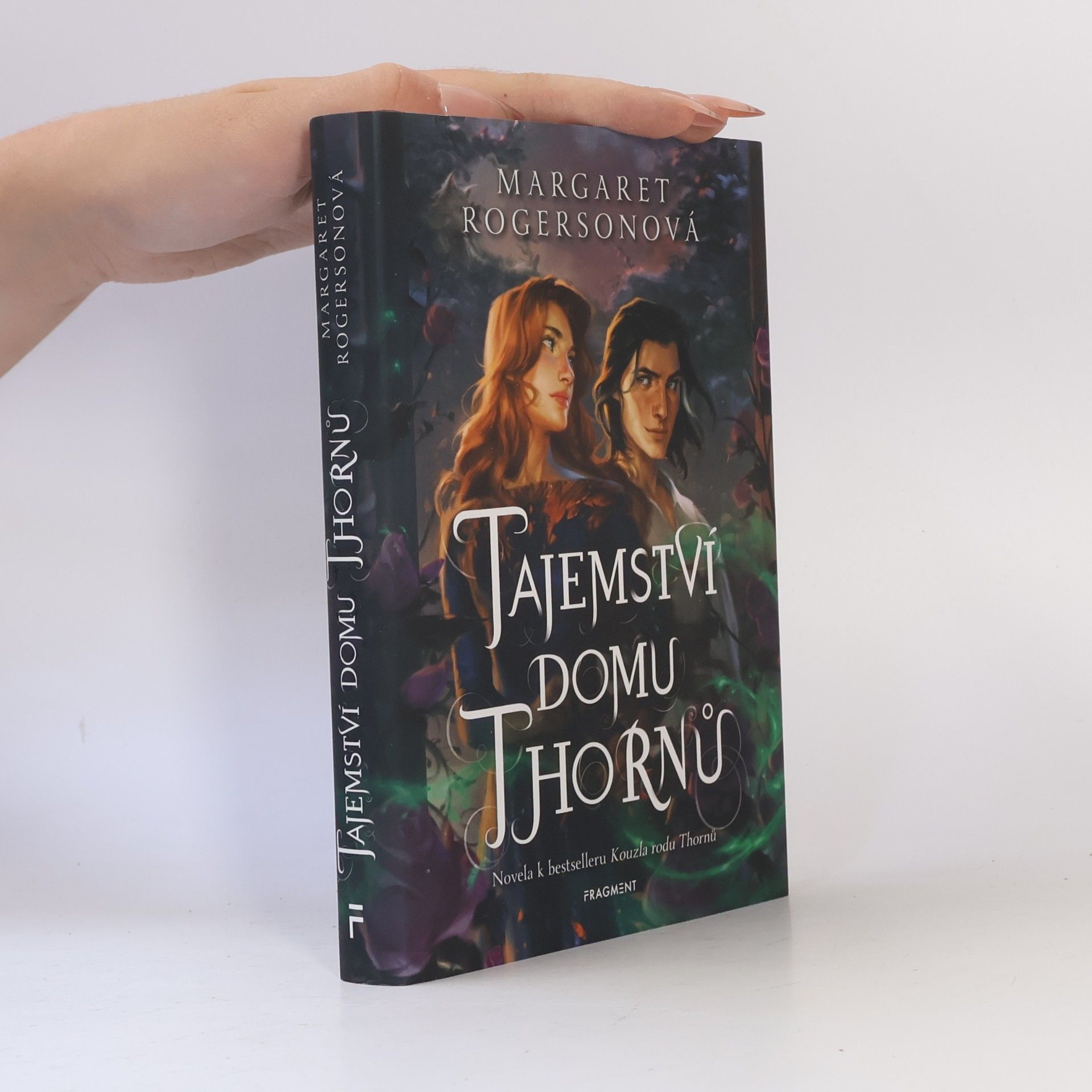 Margaret Rogerson Tajemství domu Thornů