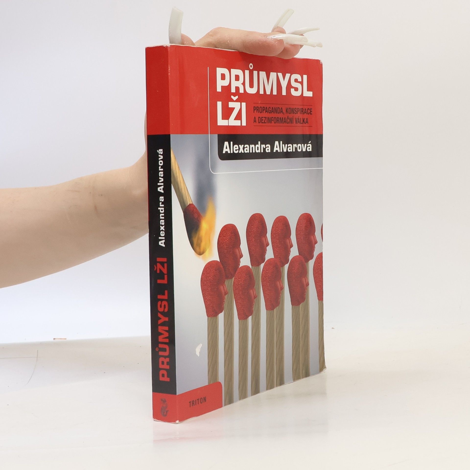 Alexandra Alvarová Průmysl lži: Propaganda, konspirace a dezinformační válka