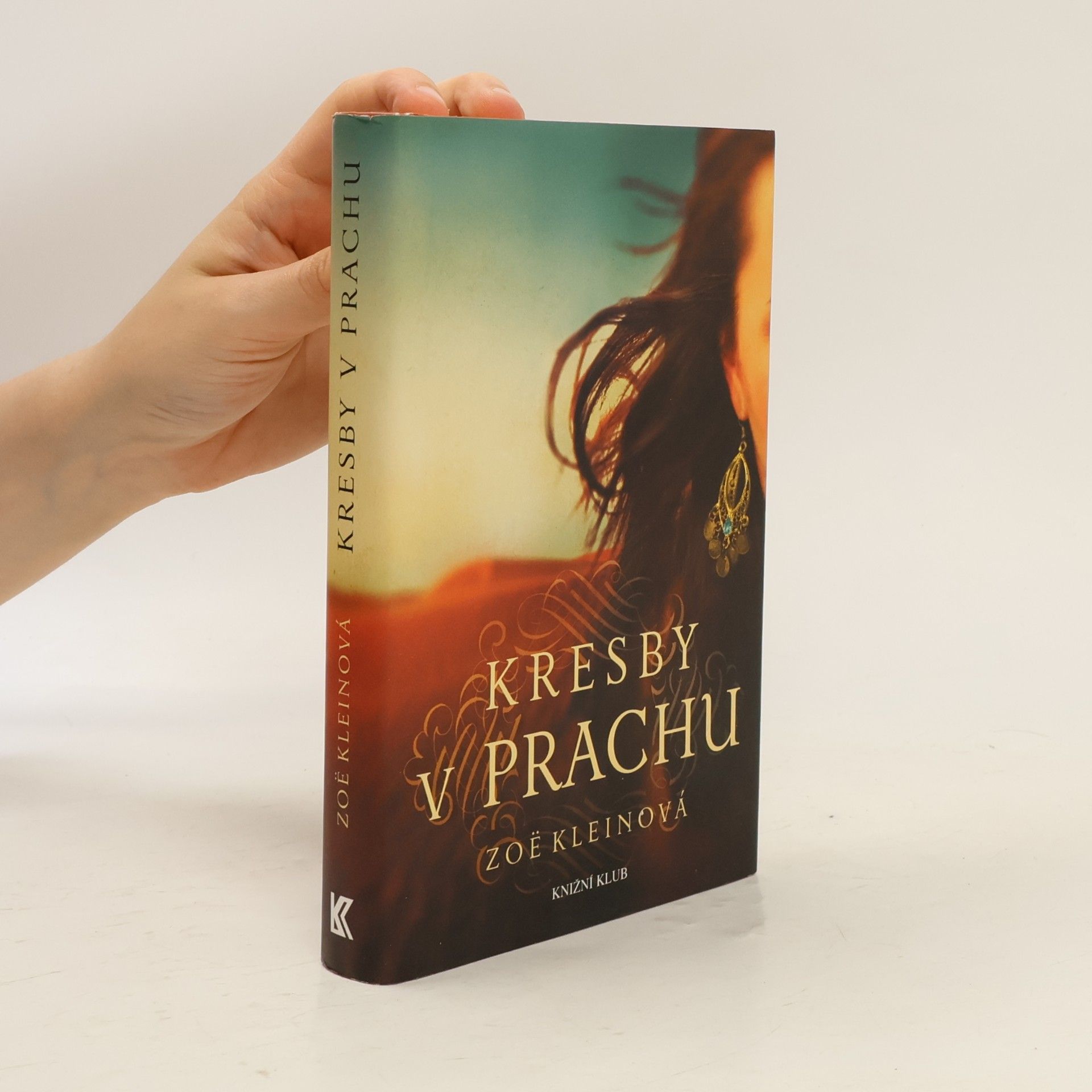Zoë Klein Kresby v prachu