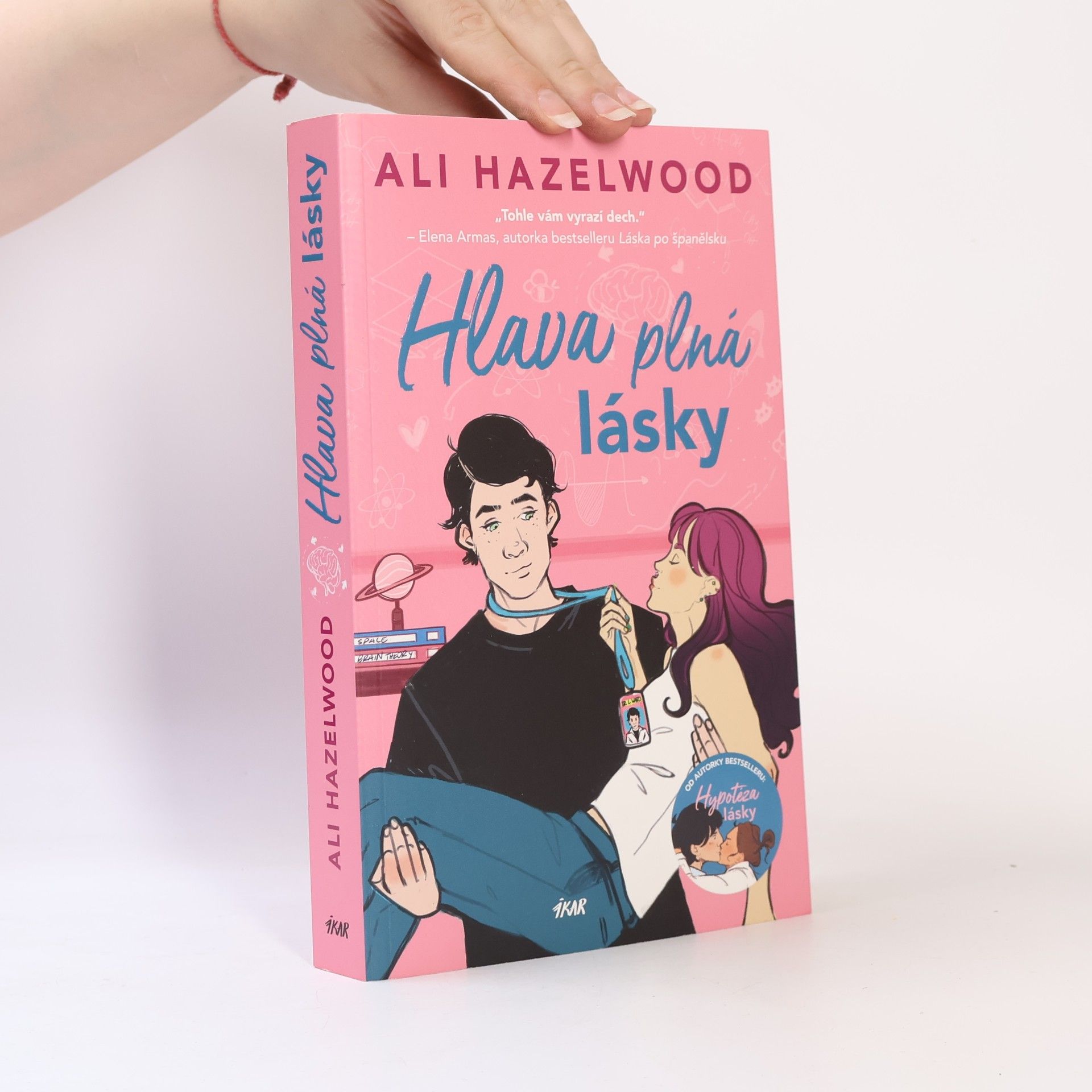 Ali Hazelwood Hlava plná lásky