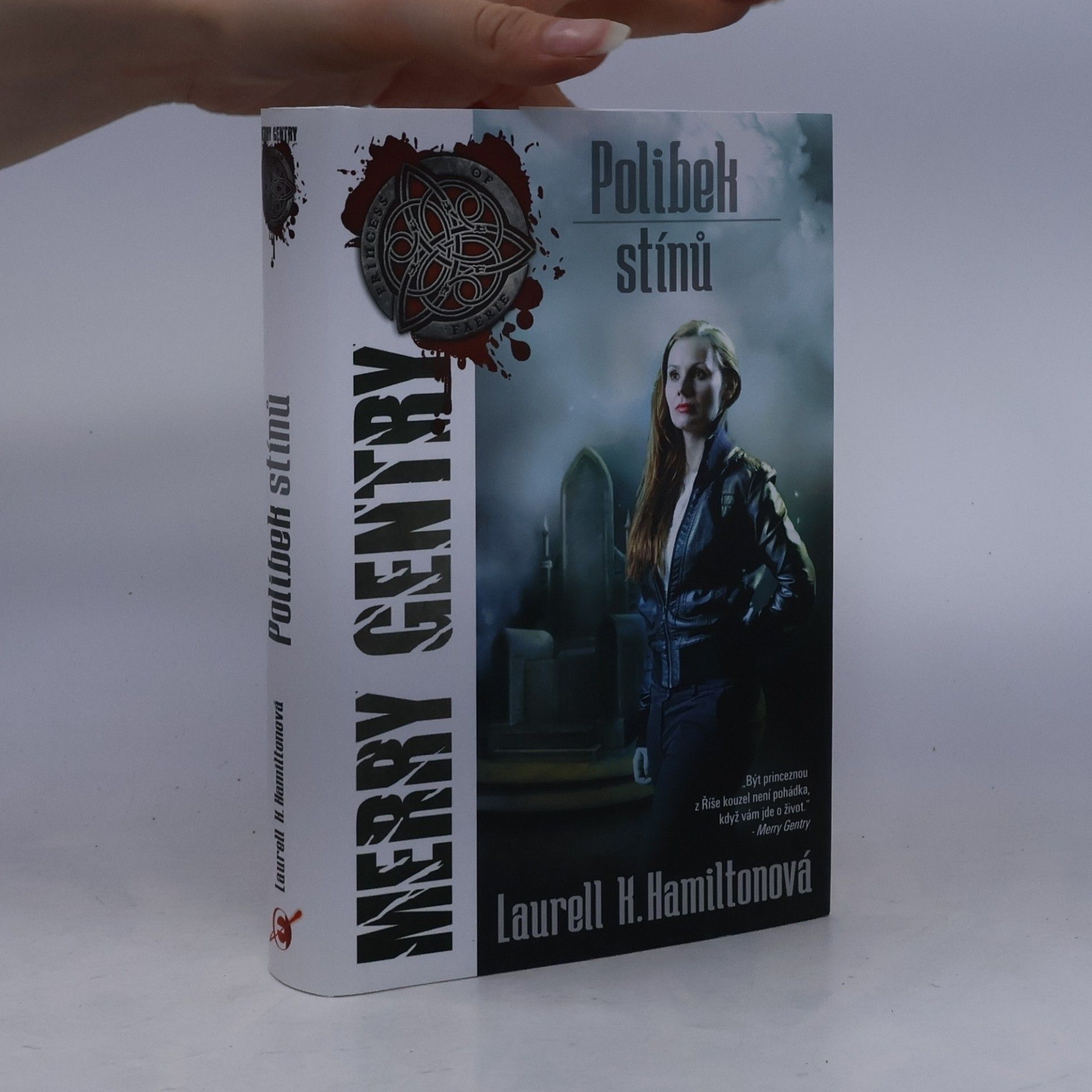 Laurell Kaye Hamilton Polibek stínů