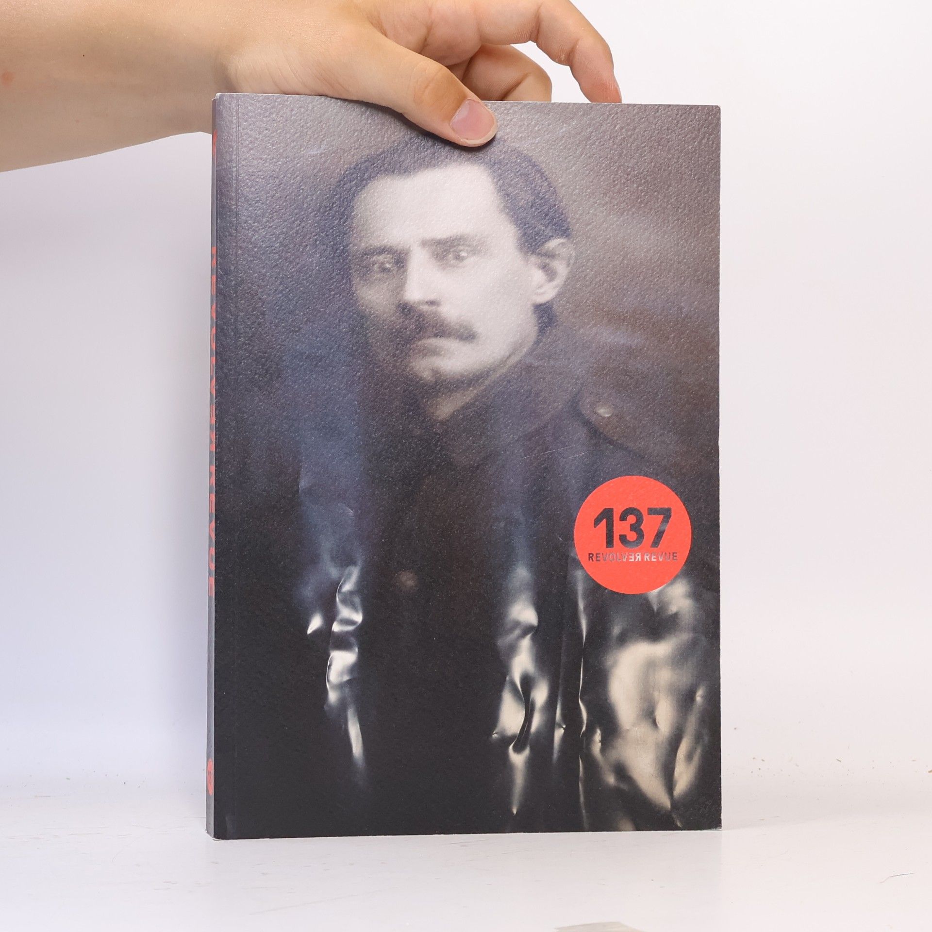 Kolektív autorov Revolver revue 137