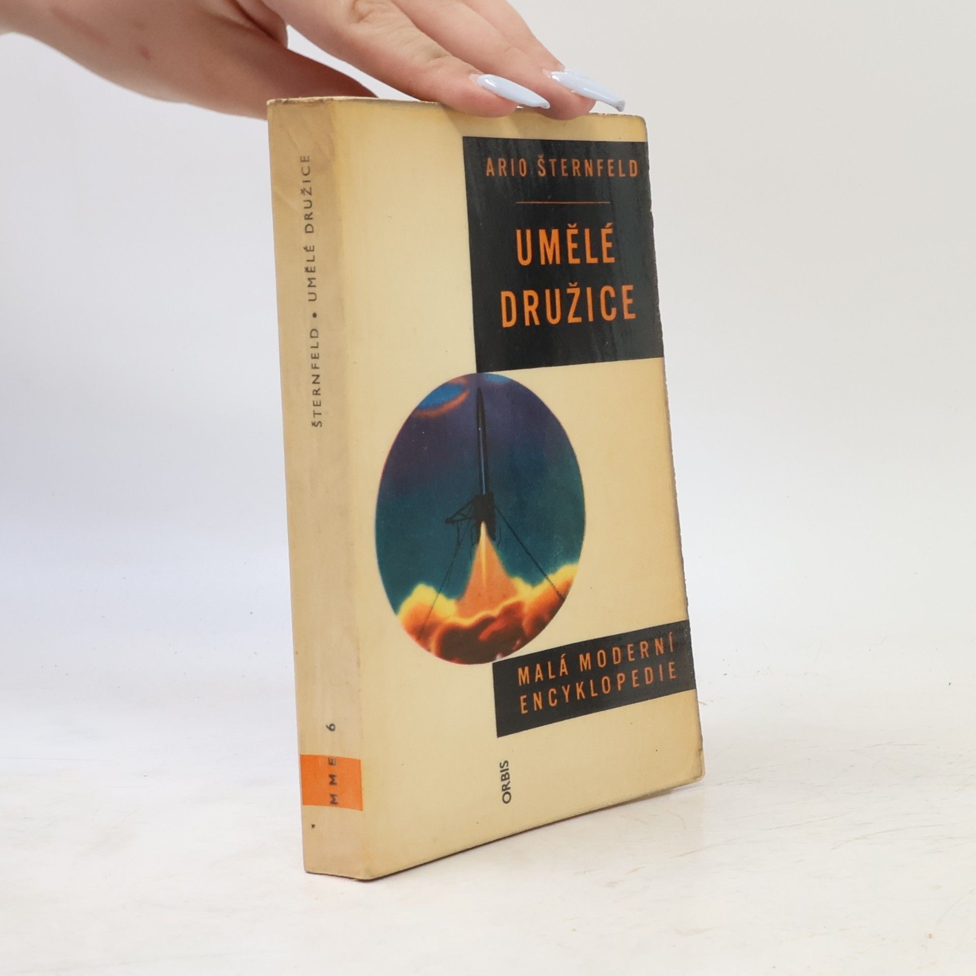 Ario Šternfeld Umělé družice