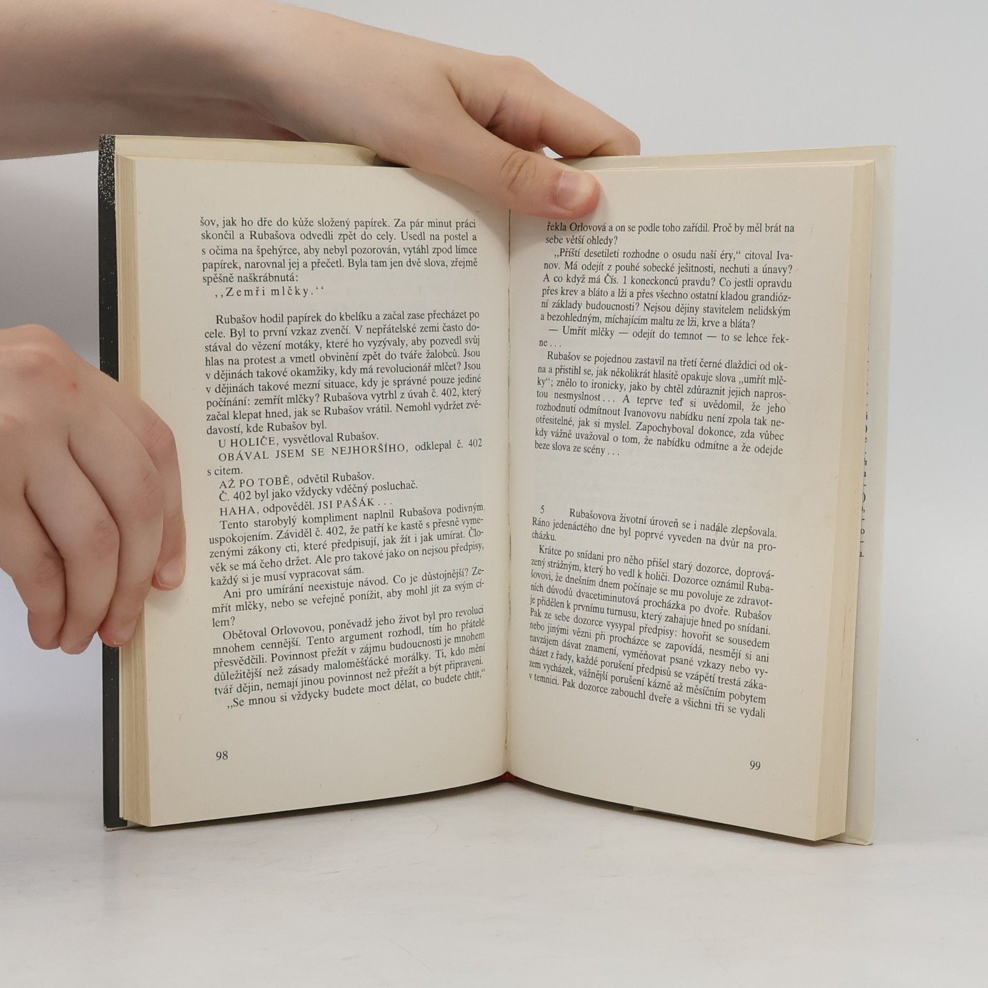 Arthur Koestler Tma o polednách