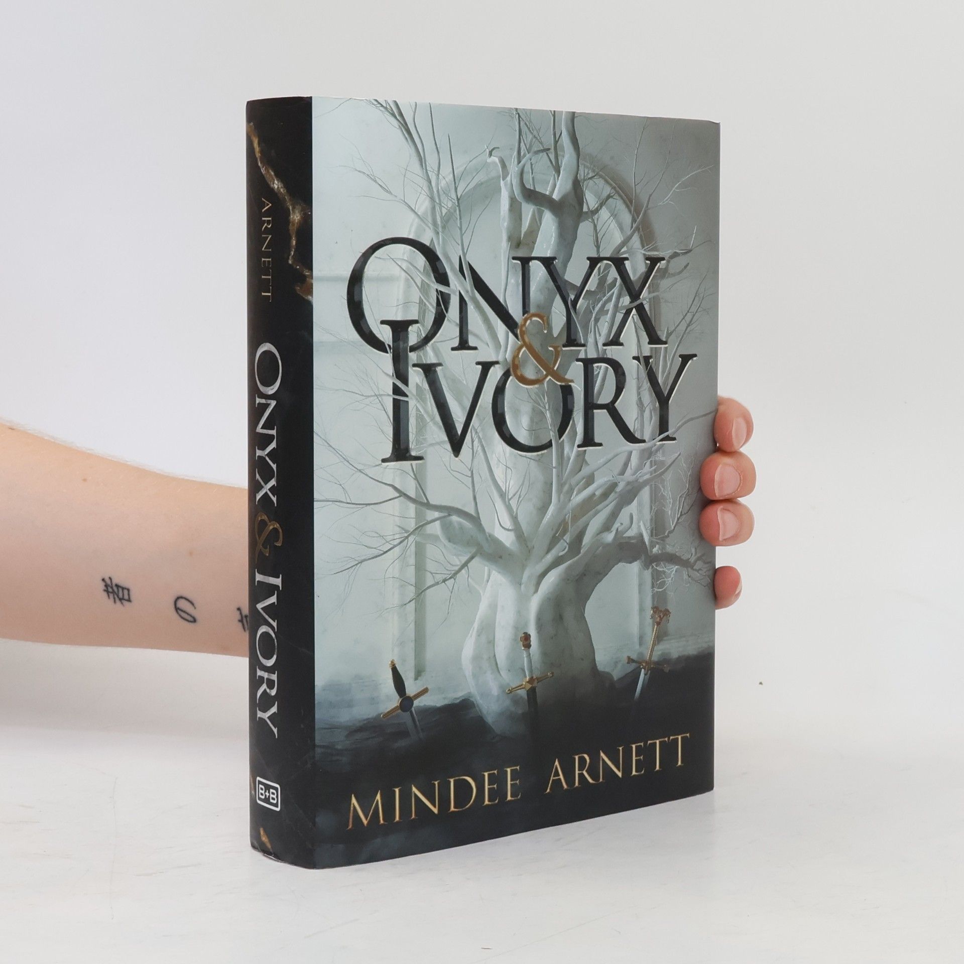 Mindee Arnett Onyx & Ivory