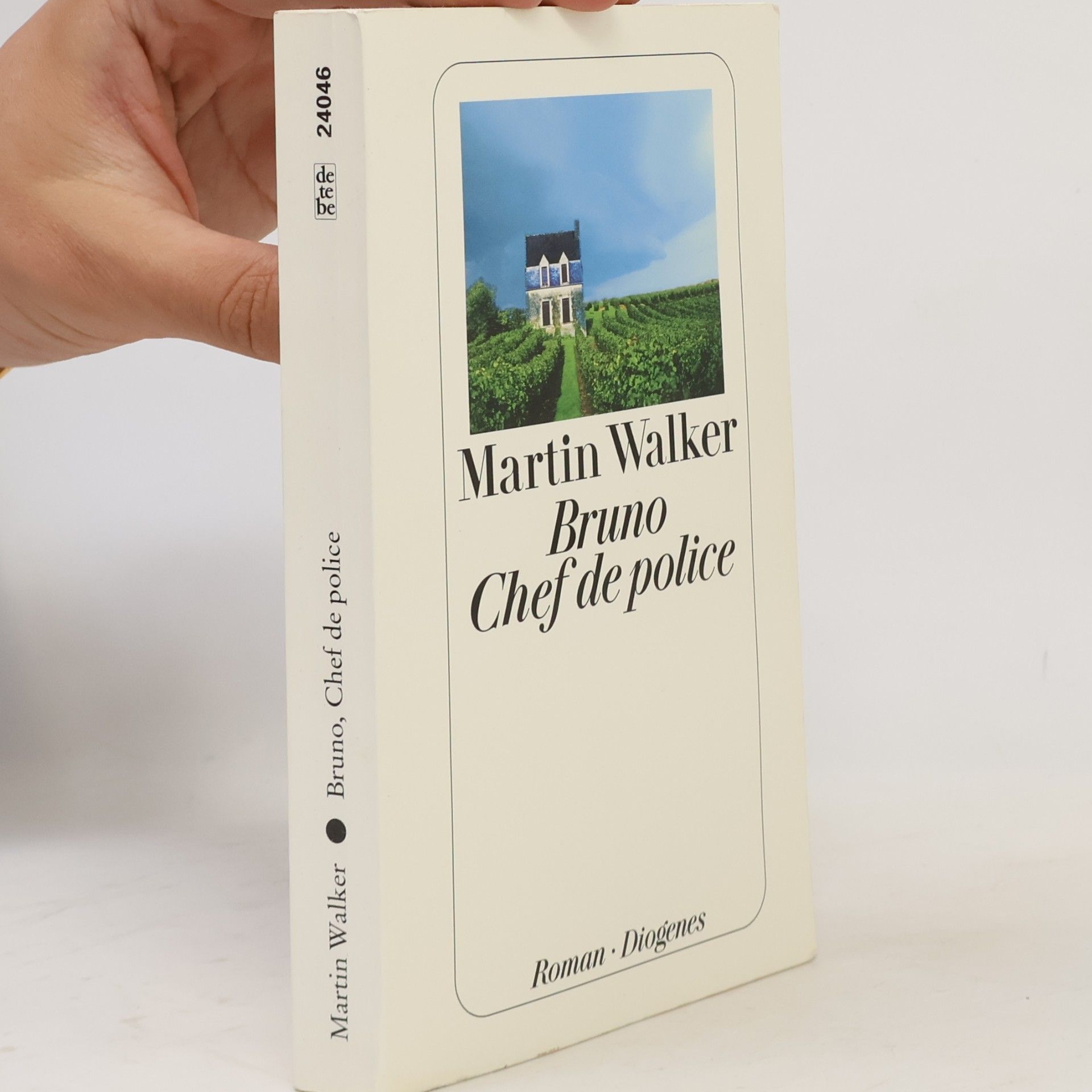 Martin Walker Bruno, Chef de police