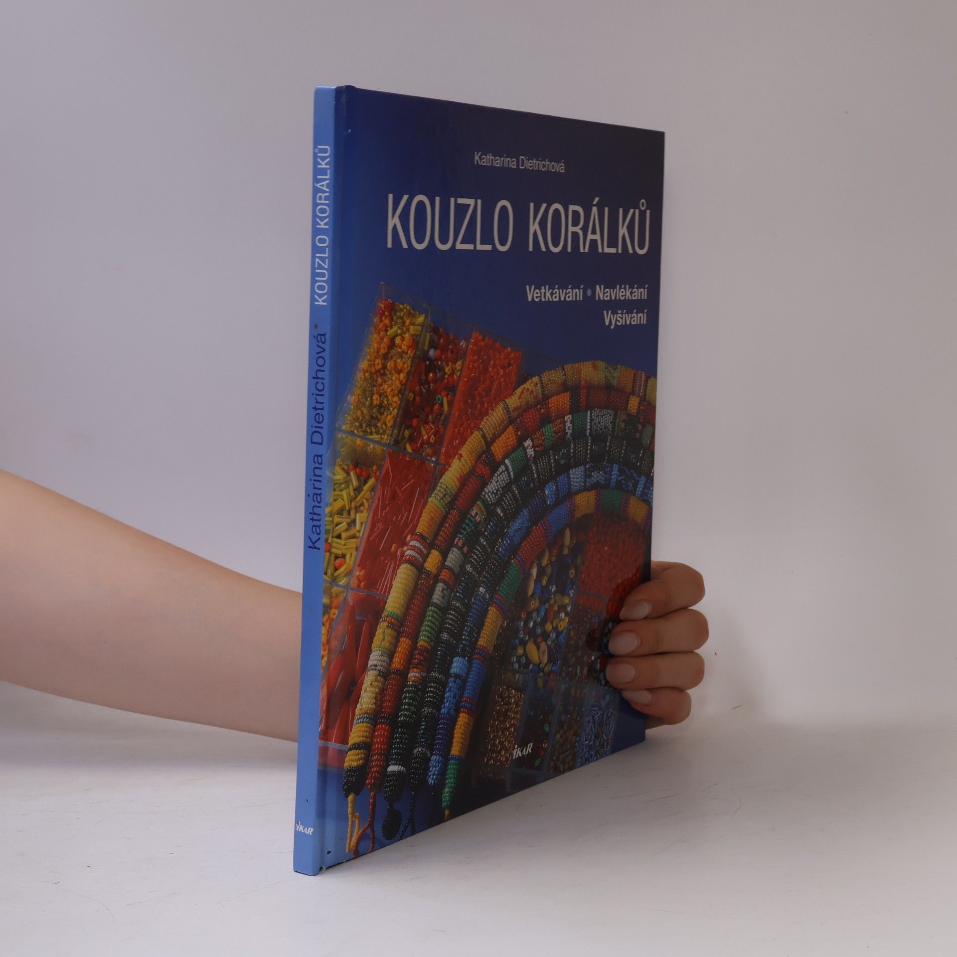 Katharina Dietrich Kouzlo korálků : vetkávání, navlékání, vyšívání