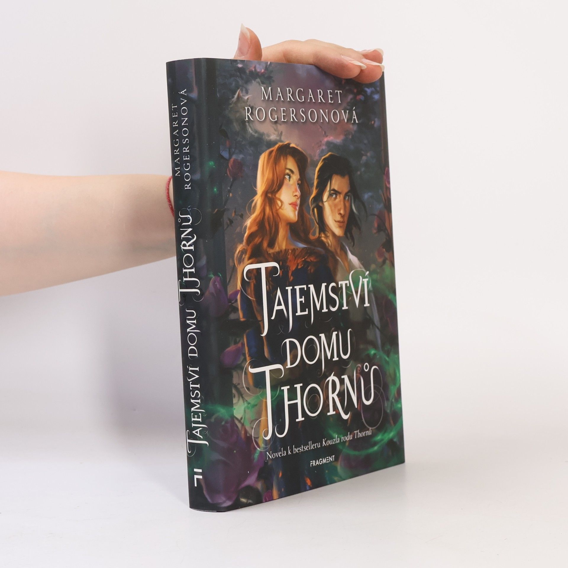 Margaret Rogerson Tajemství domu Thornů