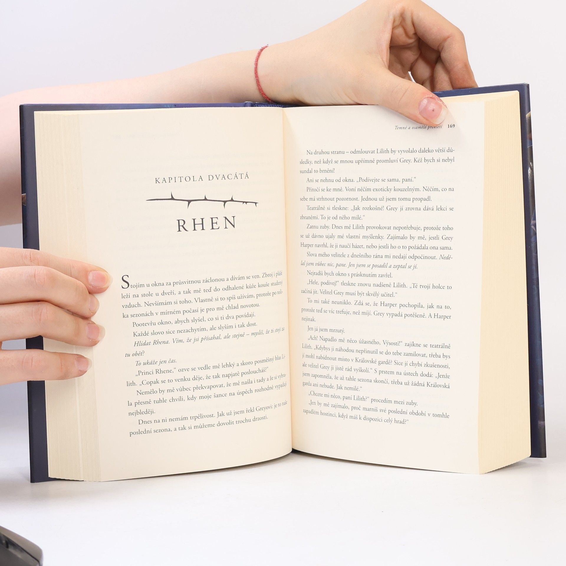 Brigid Kemmerer Temné a osamělé prokletí