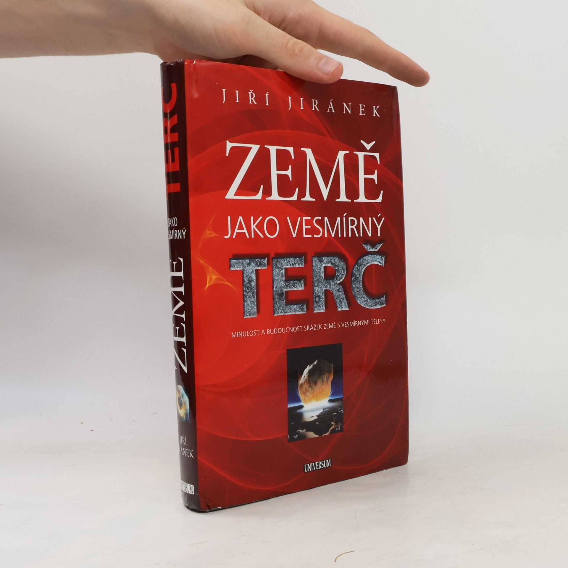Jiří Jiránek Země jako vesmírný terč : minulost a budoucnost srážek Země s vesmírnými tělesy