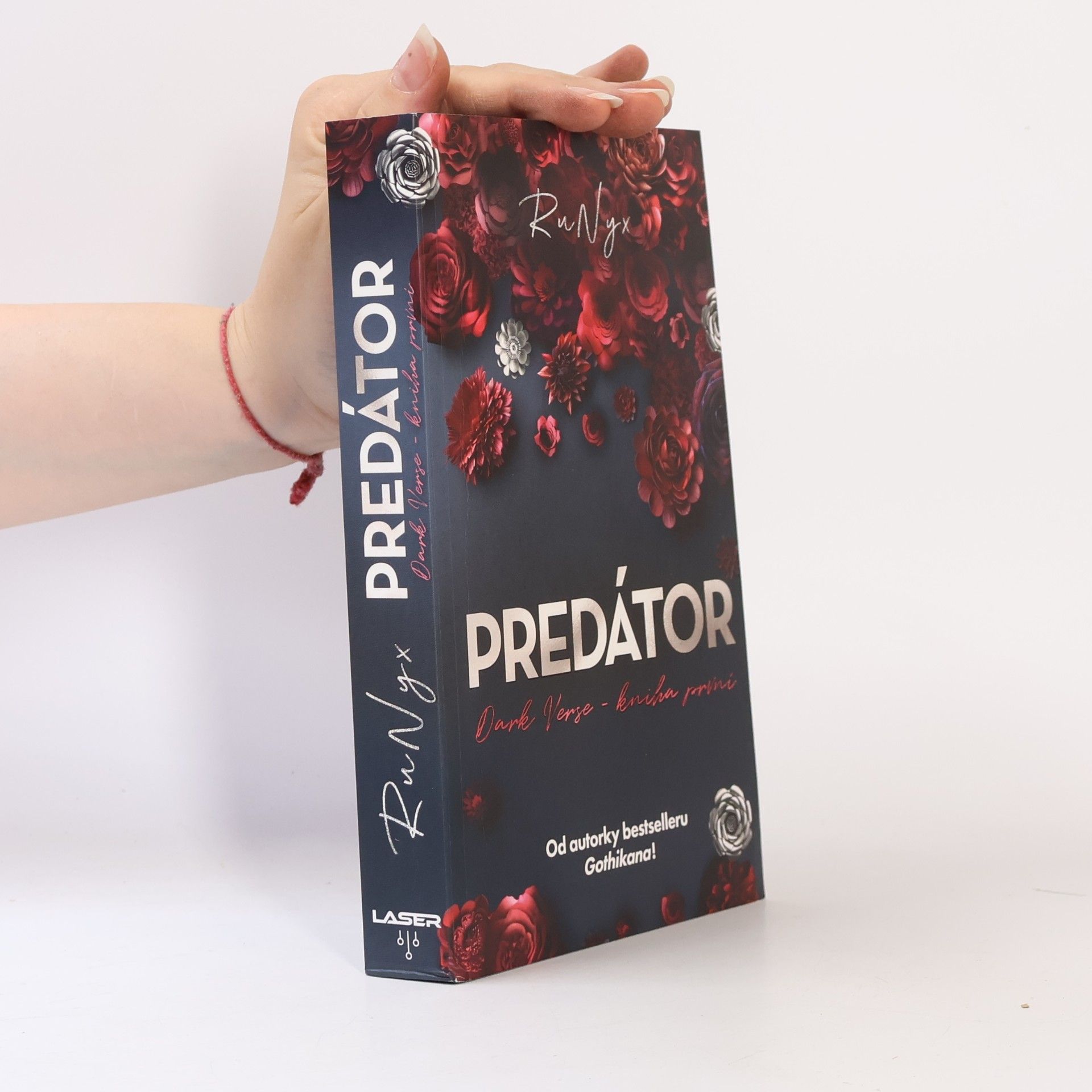 Aleš Procházka Dark Verse. Kniha první, Predátor