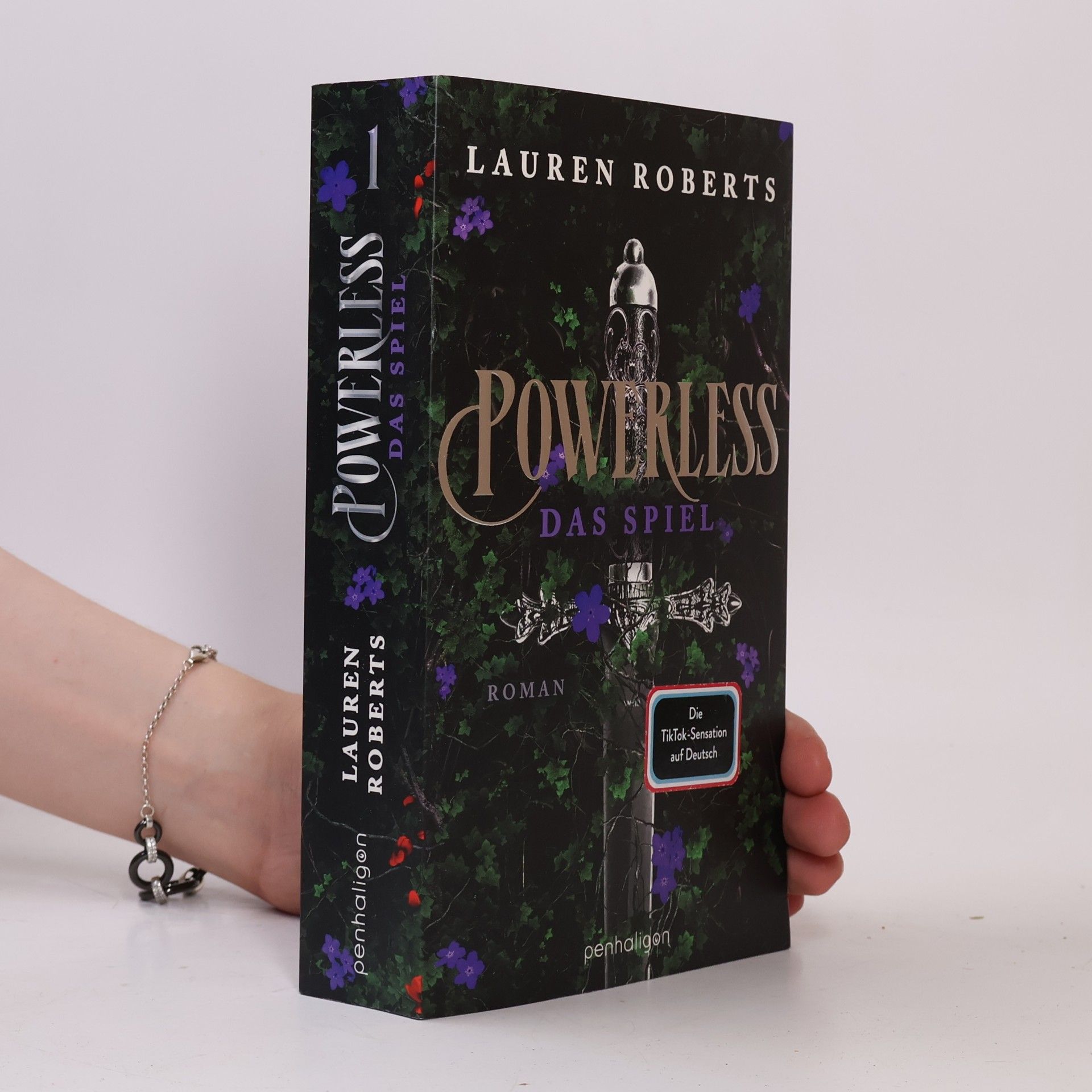 Lauren Roberts Powerless: Das Spiel