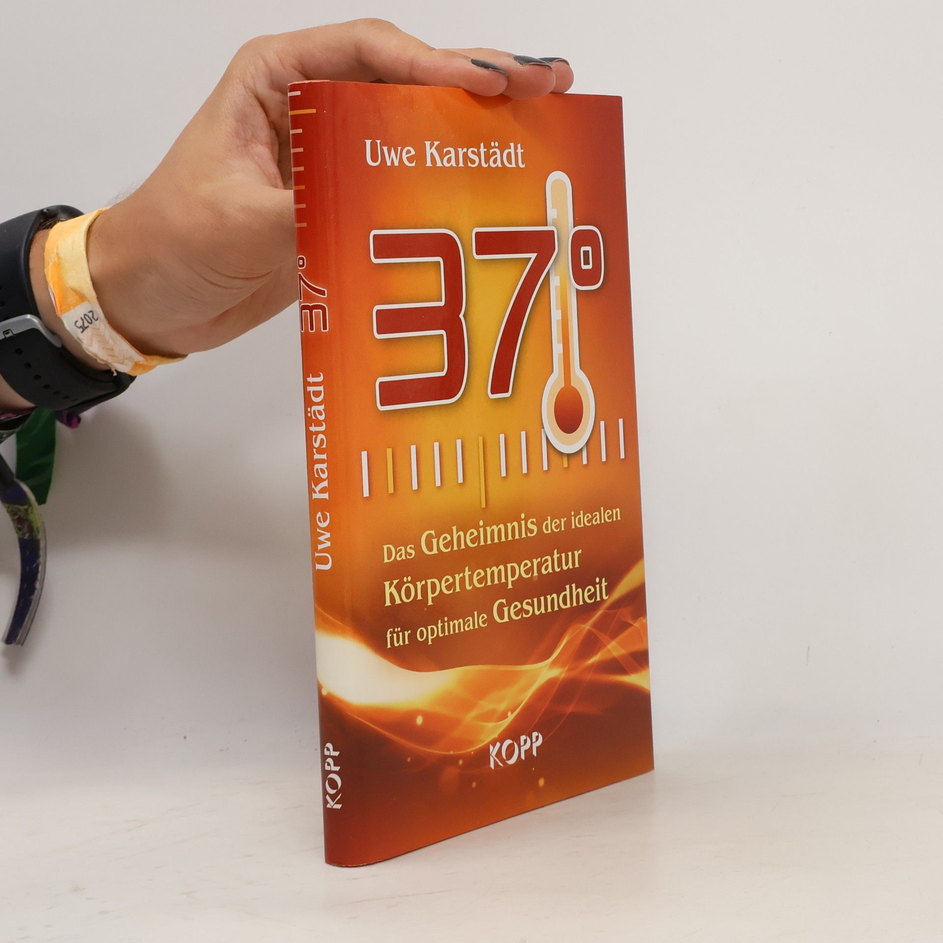 37°