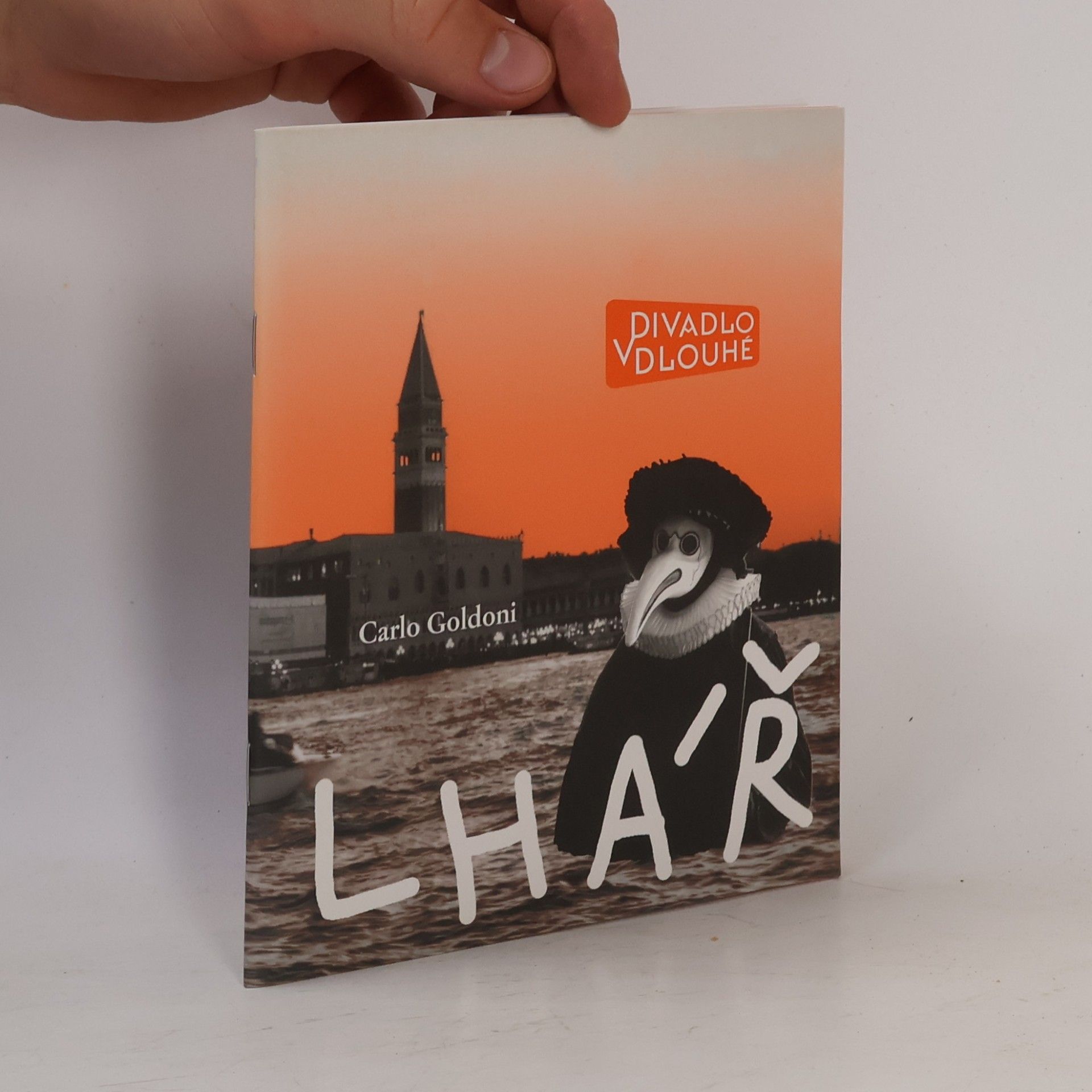 Lhář