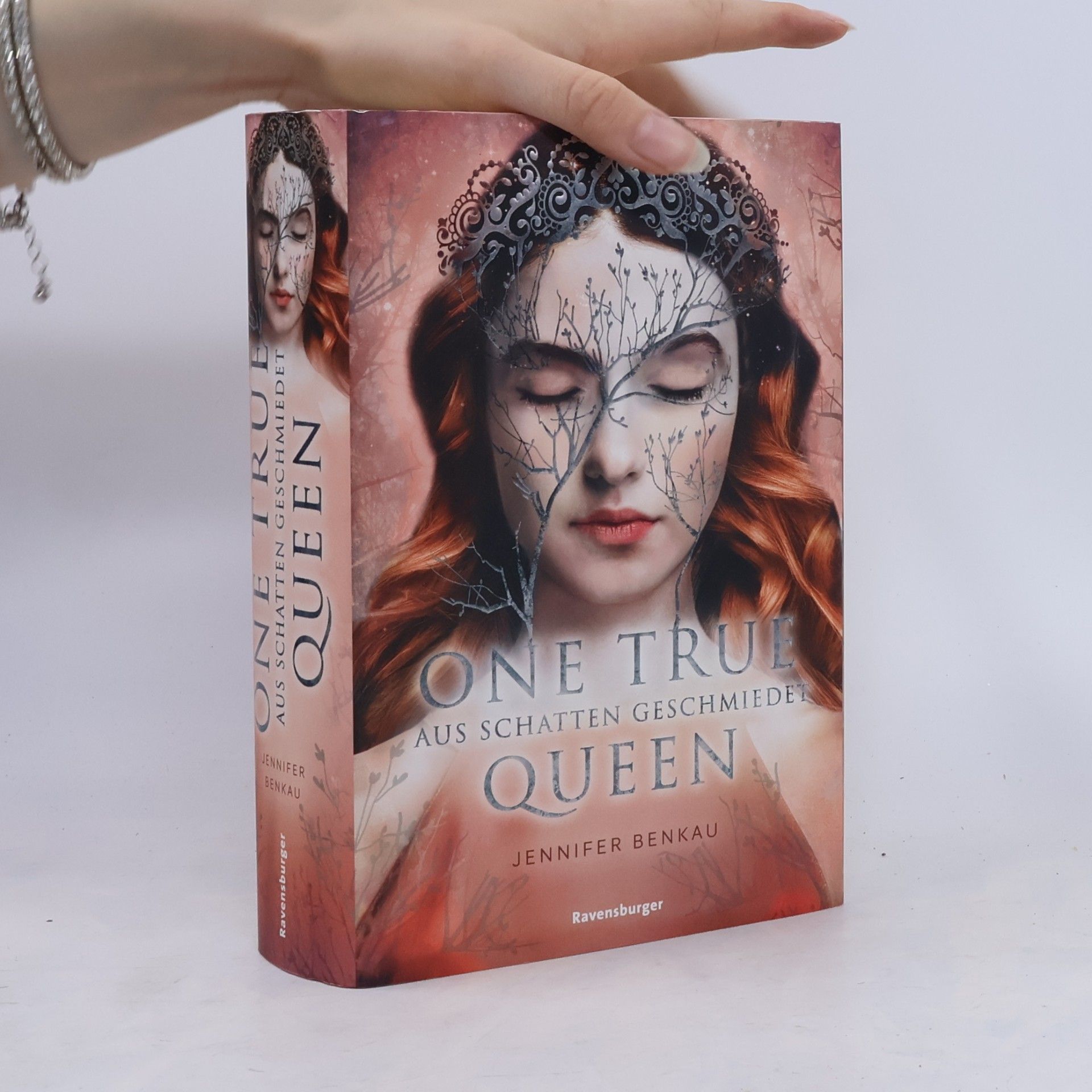 Jennifer Benkau One True Queen, Band 2: Aus Schatten geschmiedet