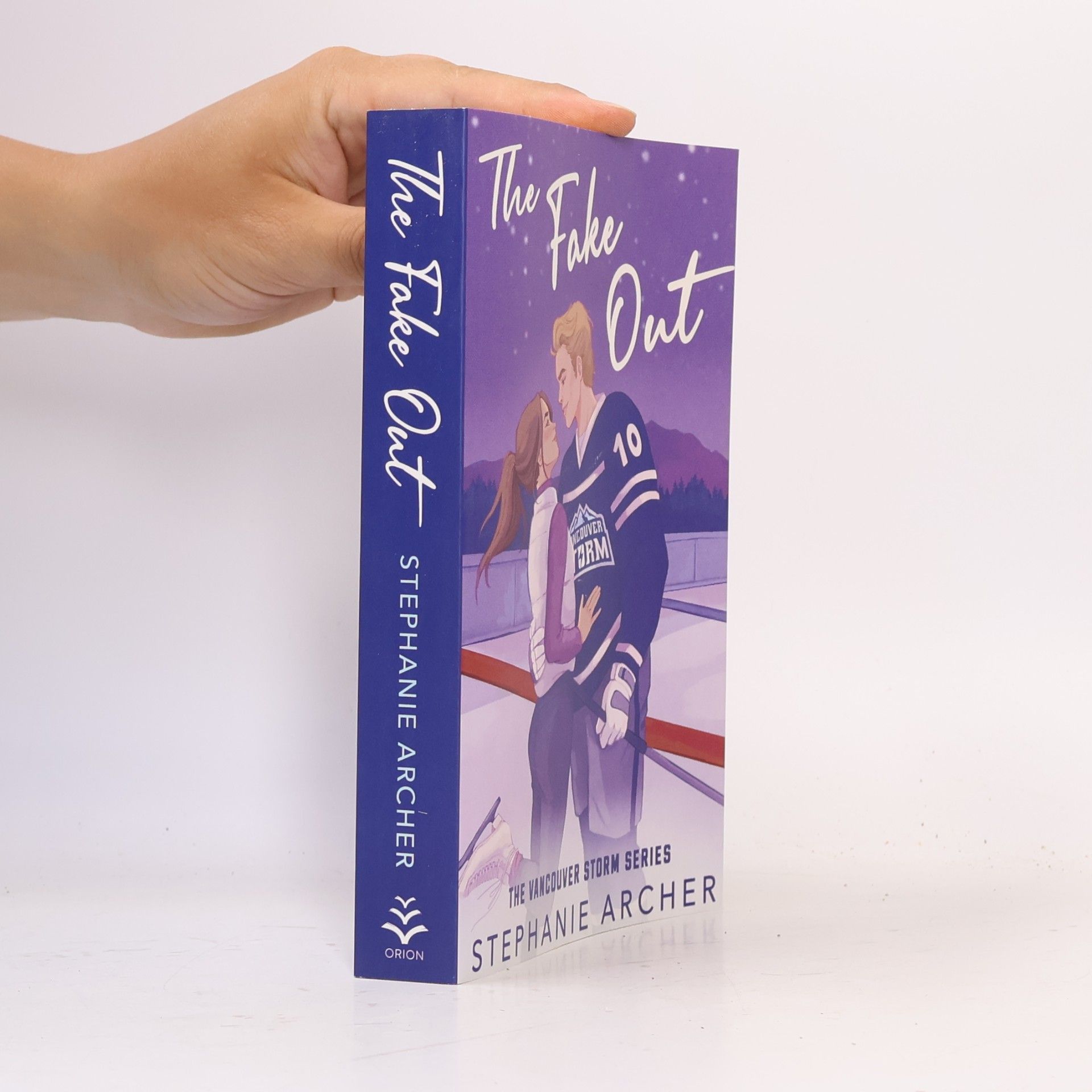 Stephanie Archer The Fake Out