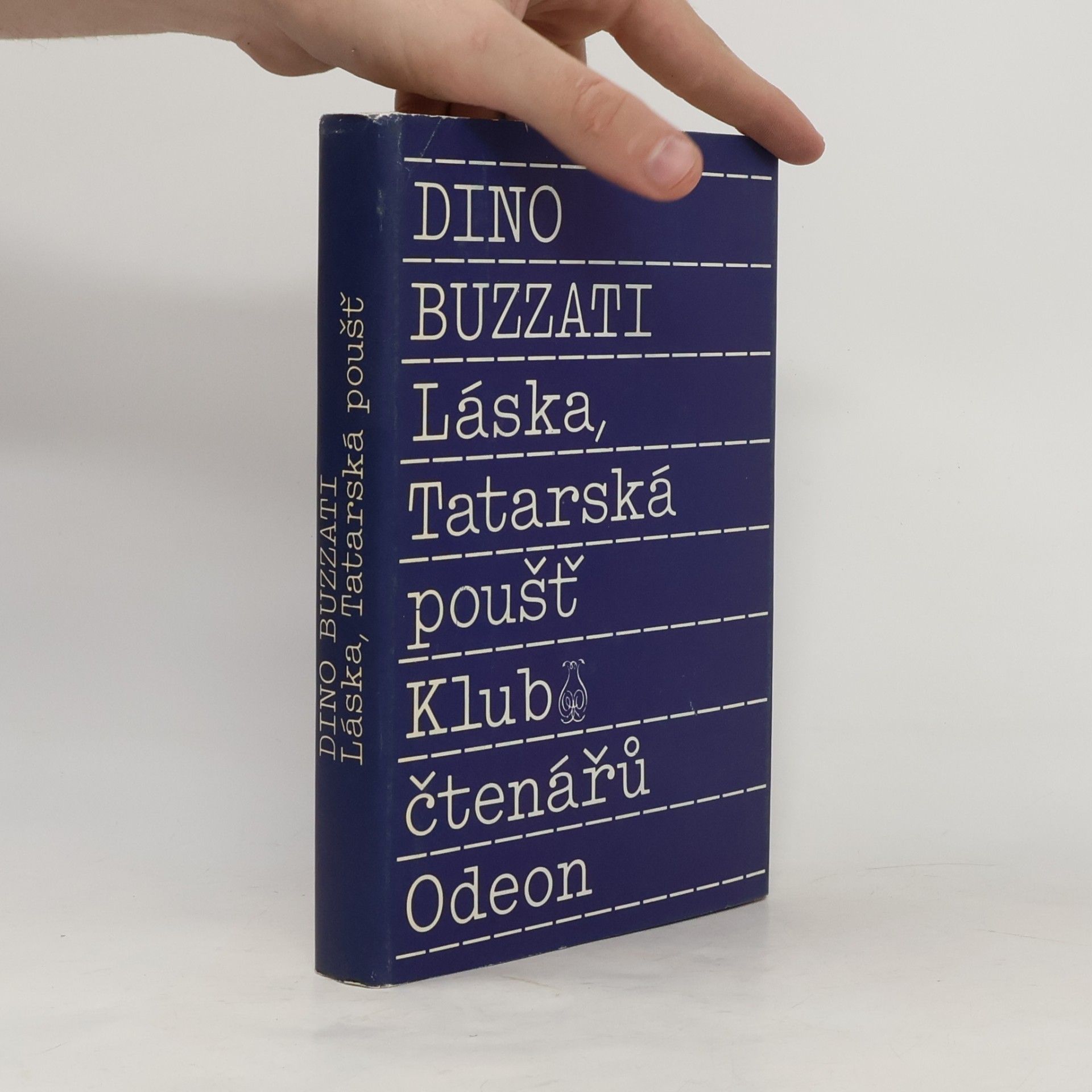 Dino Buzzati Láska.Tatarská poušť
