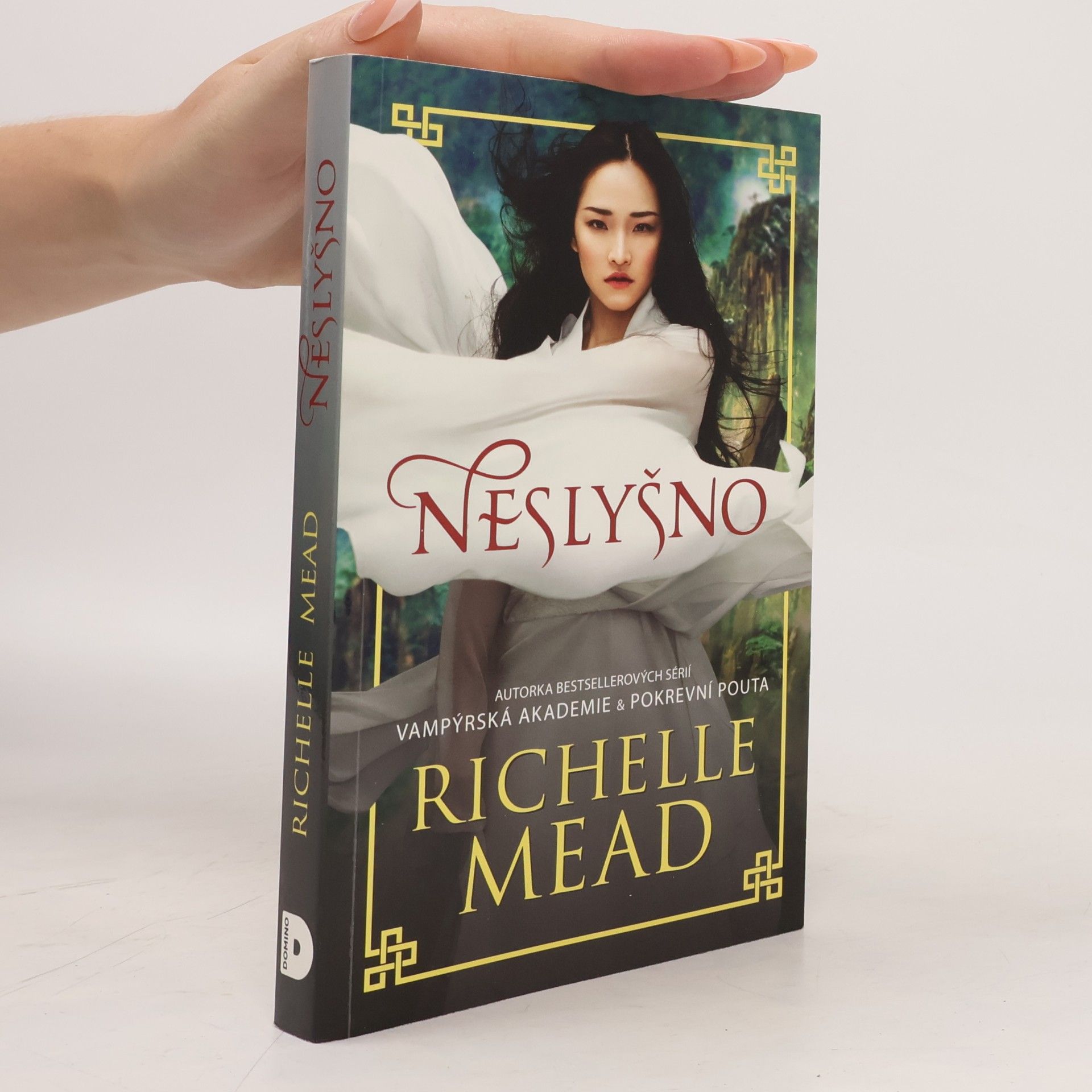 Richelle Mead Neslyšno