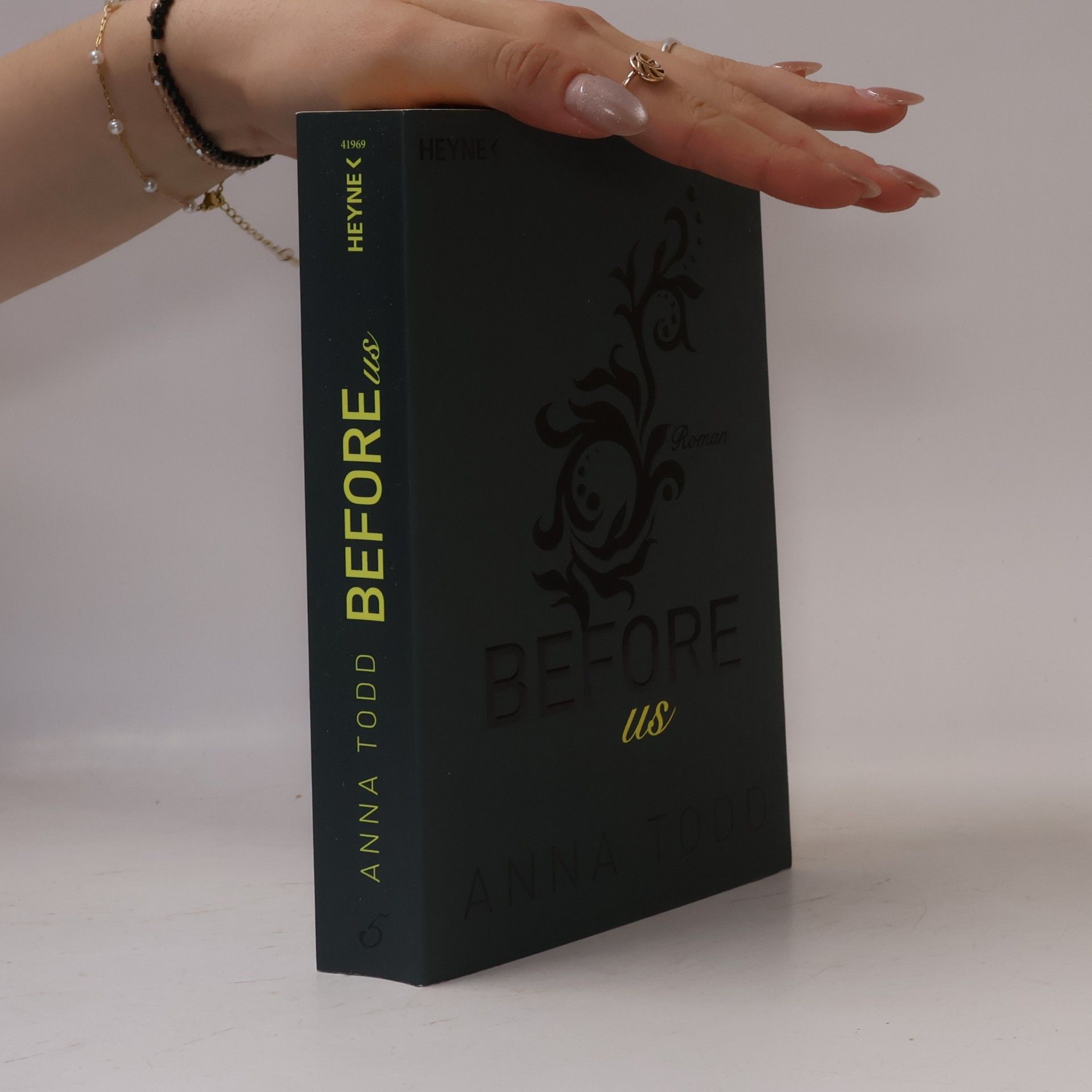 Anna Todd After 5. Before Us