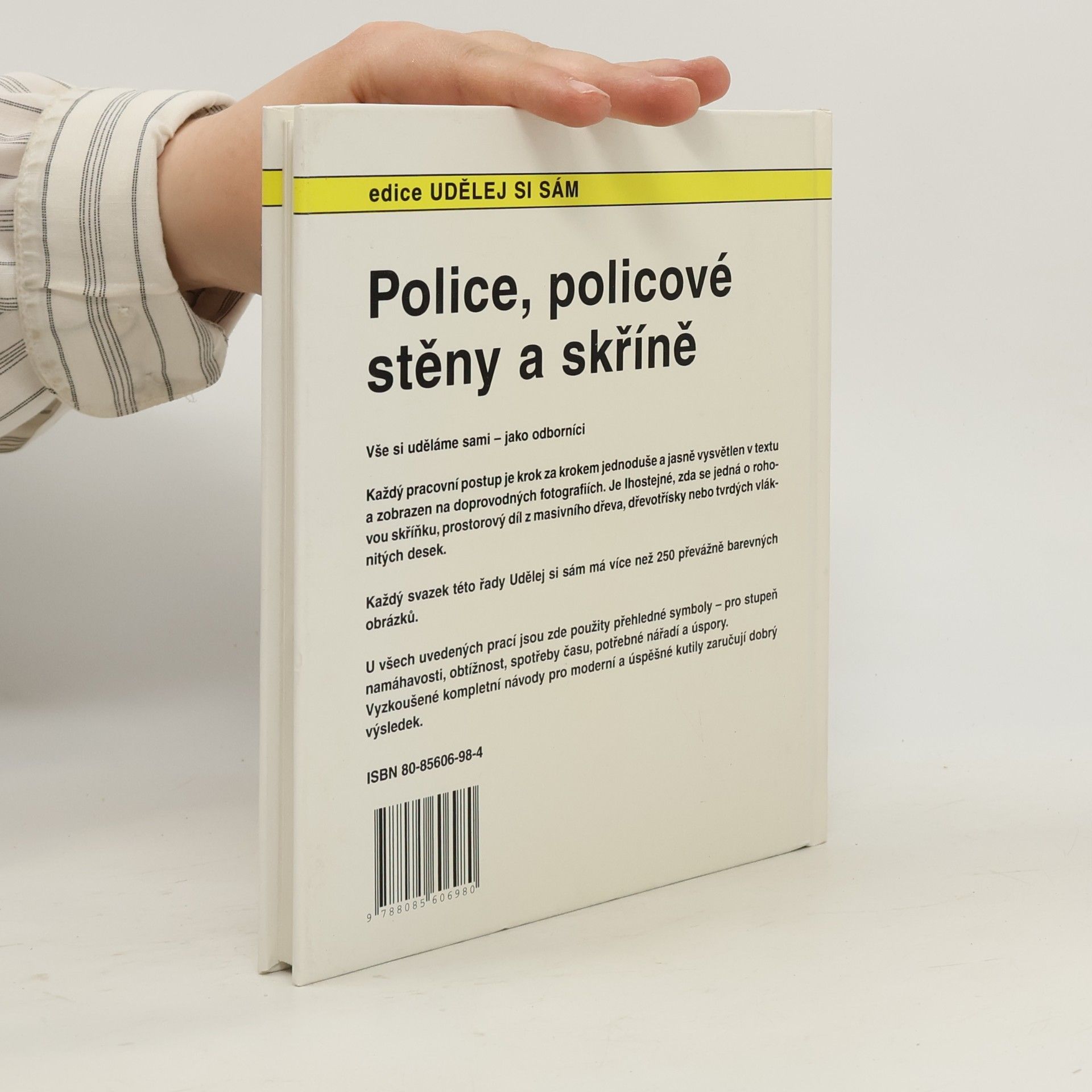 Niels Clausen Police, policové stěny a skříně