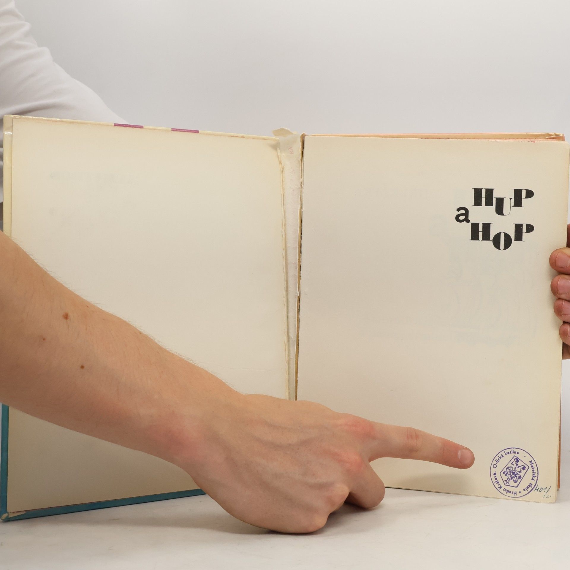 Jiří Kafka Hup a Hop. Dobrodružství dvou opičáků a pana kormidelníka Rybičky