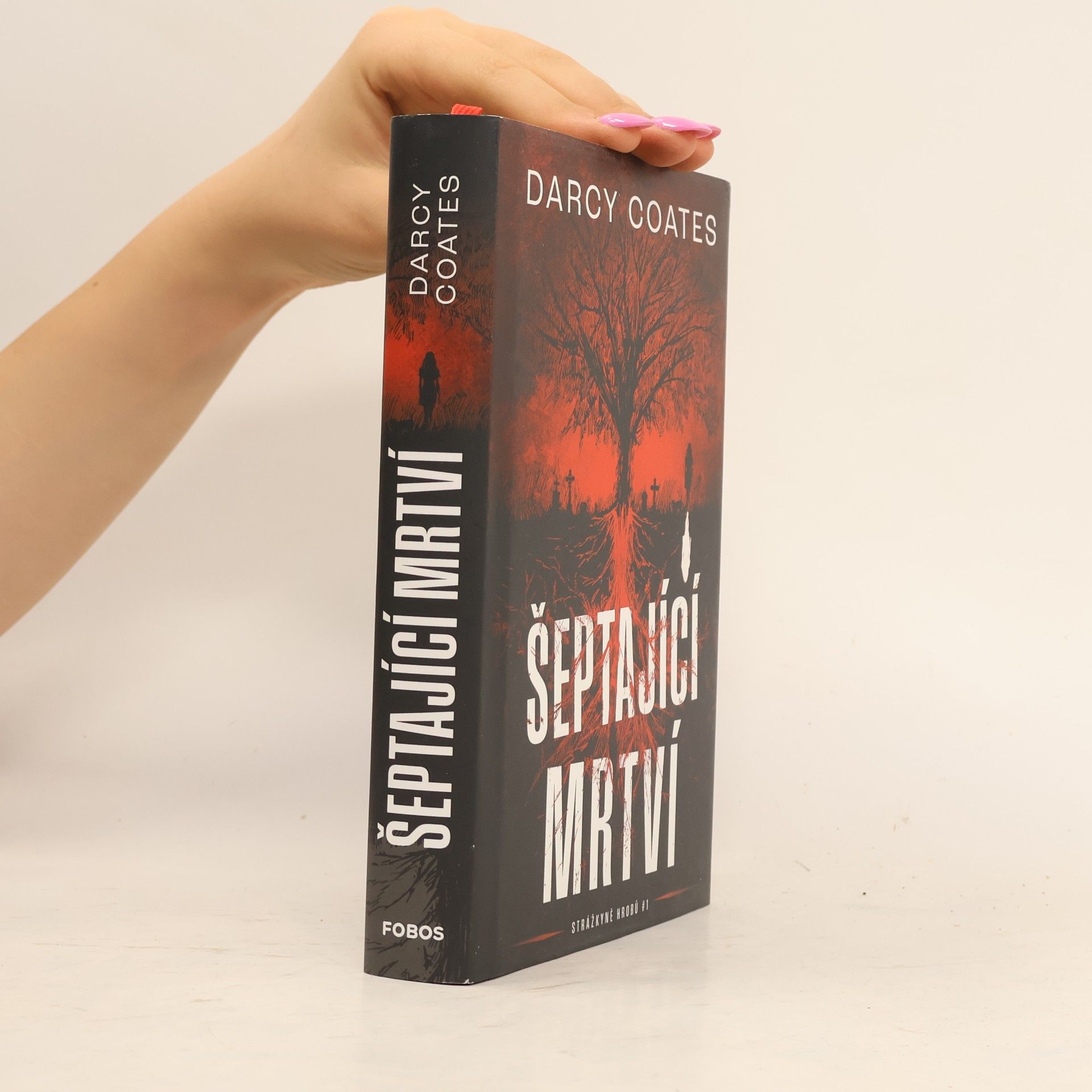 Darcy Coates Šeptající mrtví