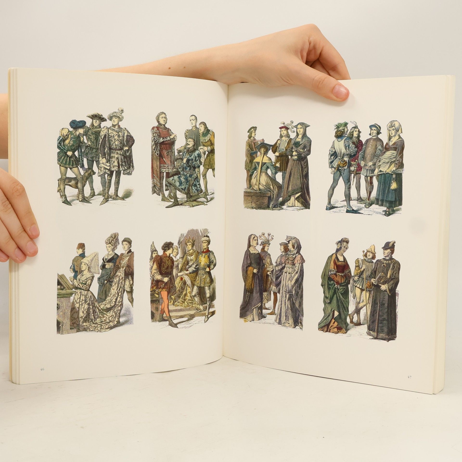 Dorine van den Beukel A Pictorial History of Costume