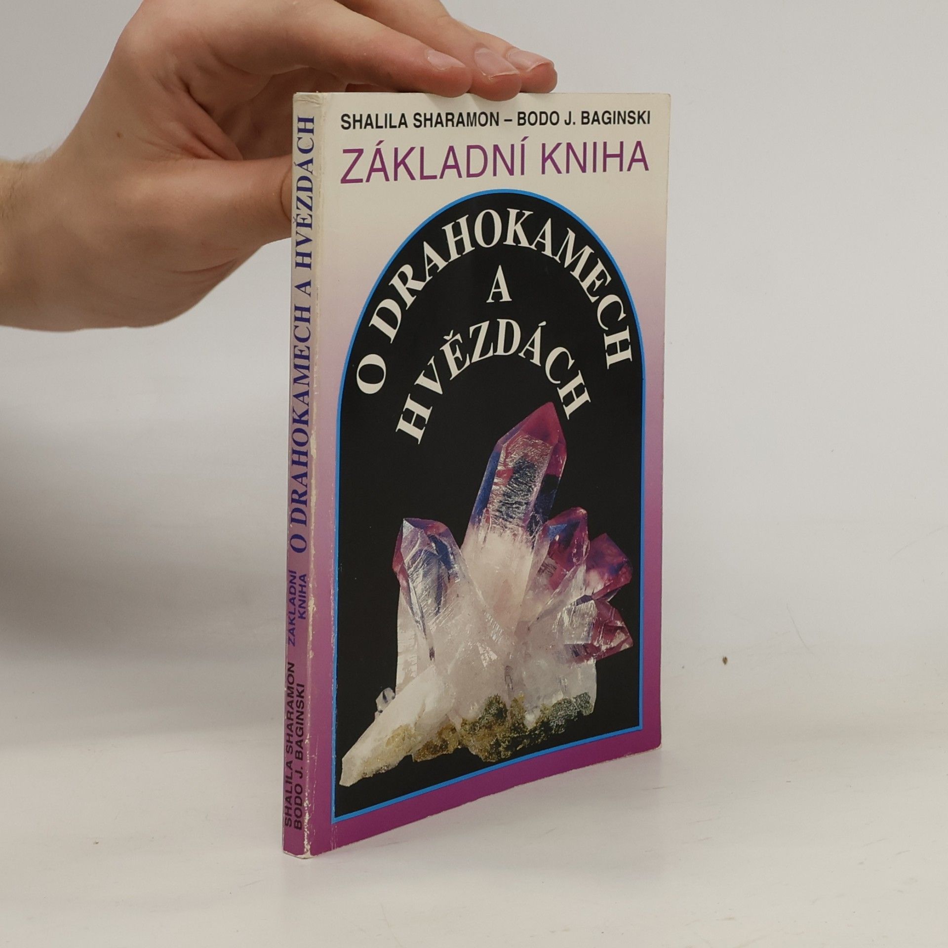 Shalila Sharamon Základní kniha o drahokamech a hvězdách. Tajemné síly drahých kamenů a jejich vztah k dvanácti znamením zvěrokruhu