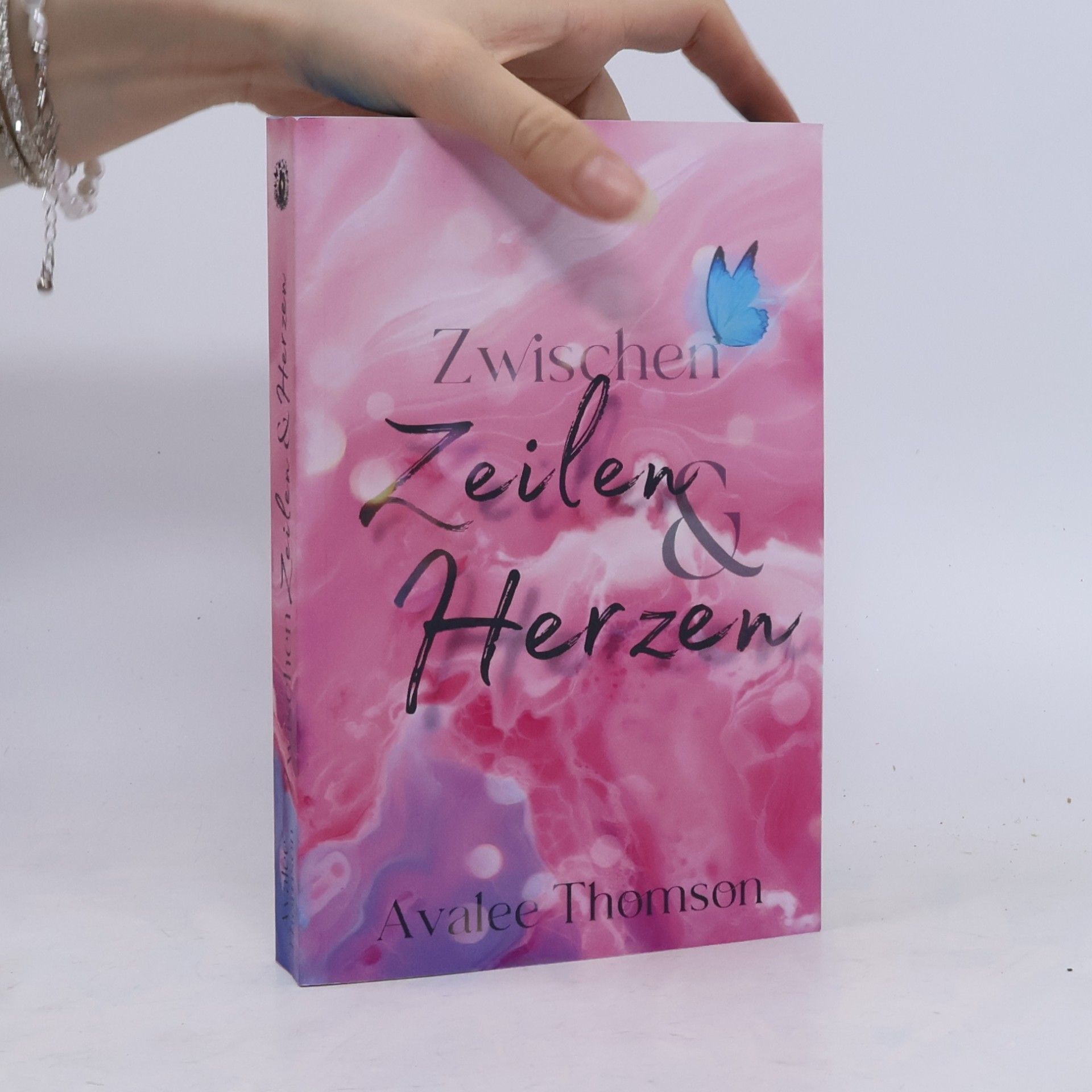 Avalee Thomson Zwischen-Reihe - 1: Zwischen Zeilen und Herzen