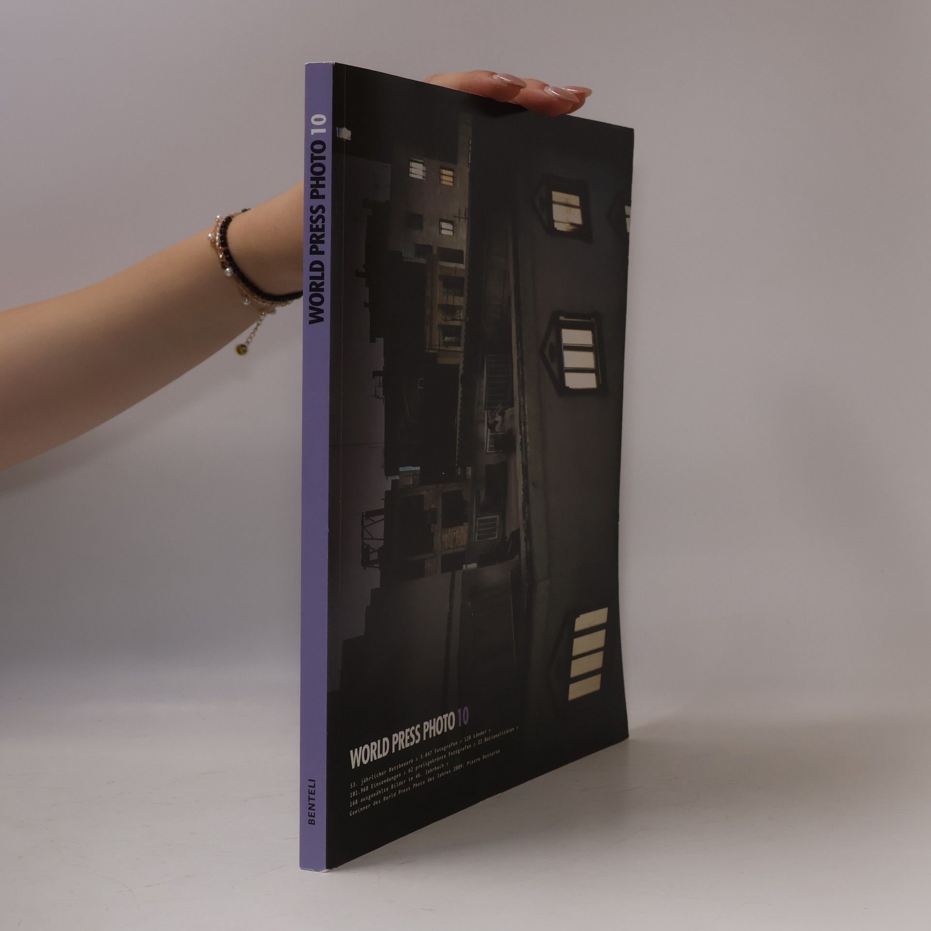Various authors World Press Photo 10