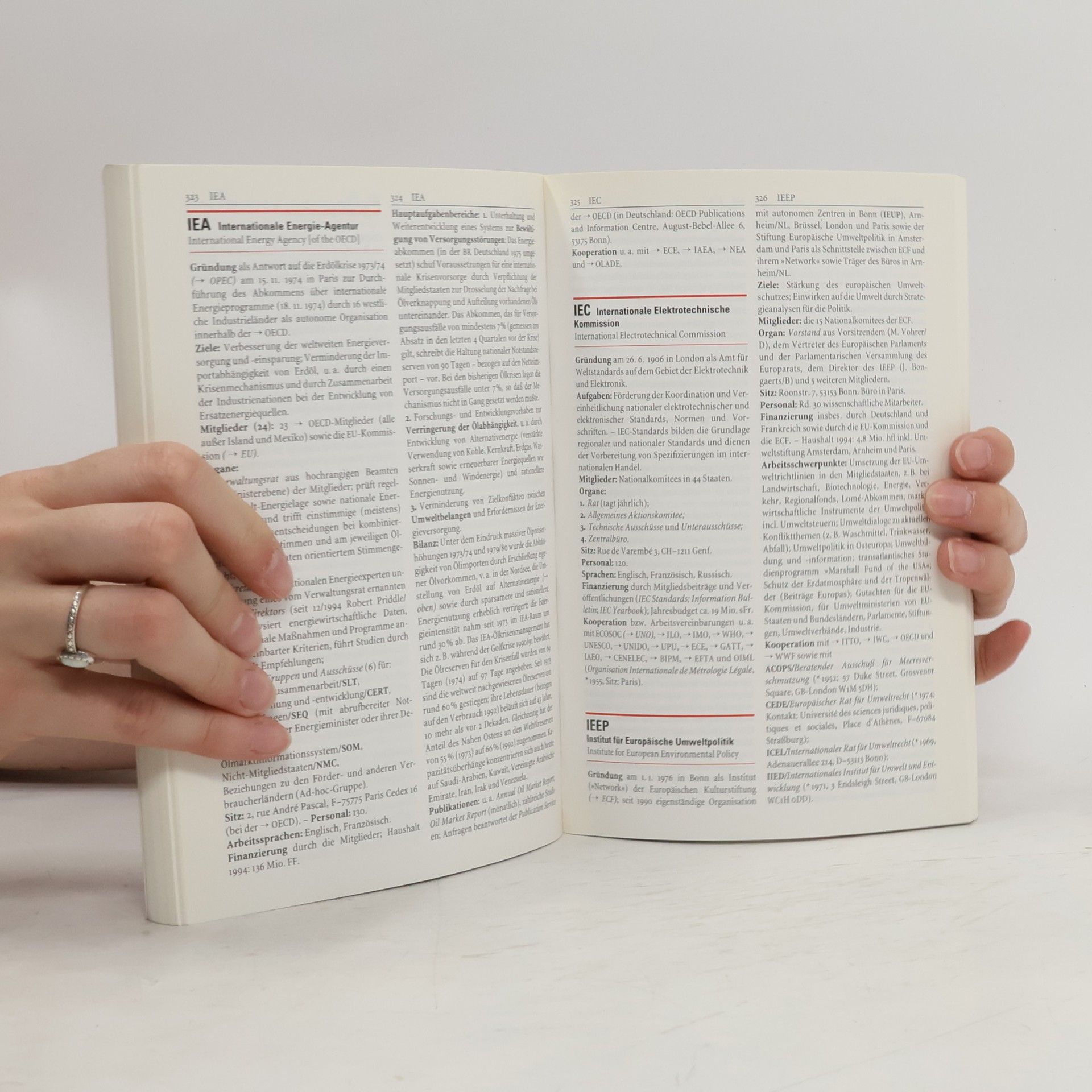 Mario von Baratta Fischer-Almanach der internationalen Organisationen