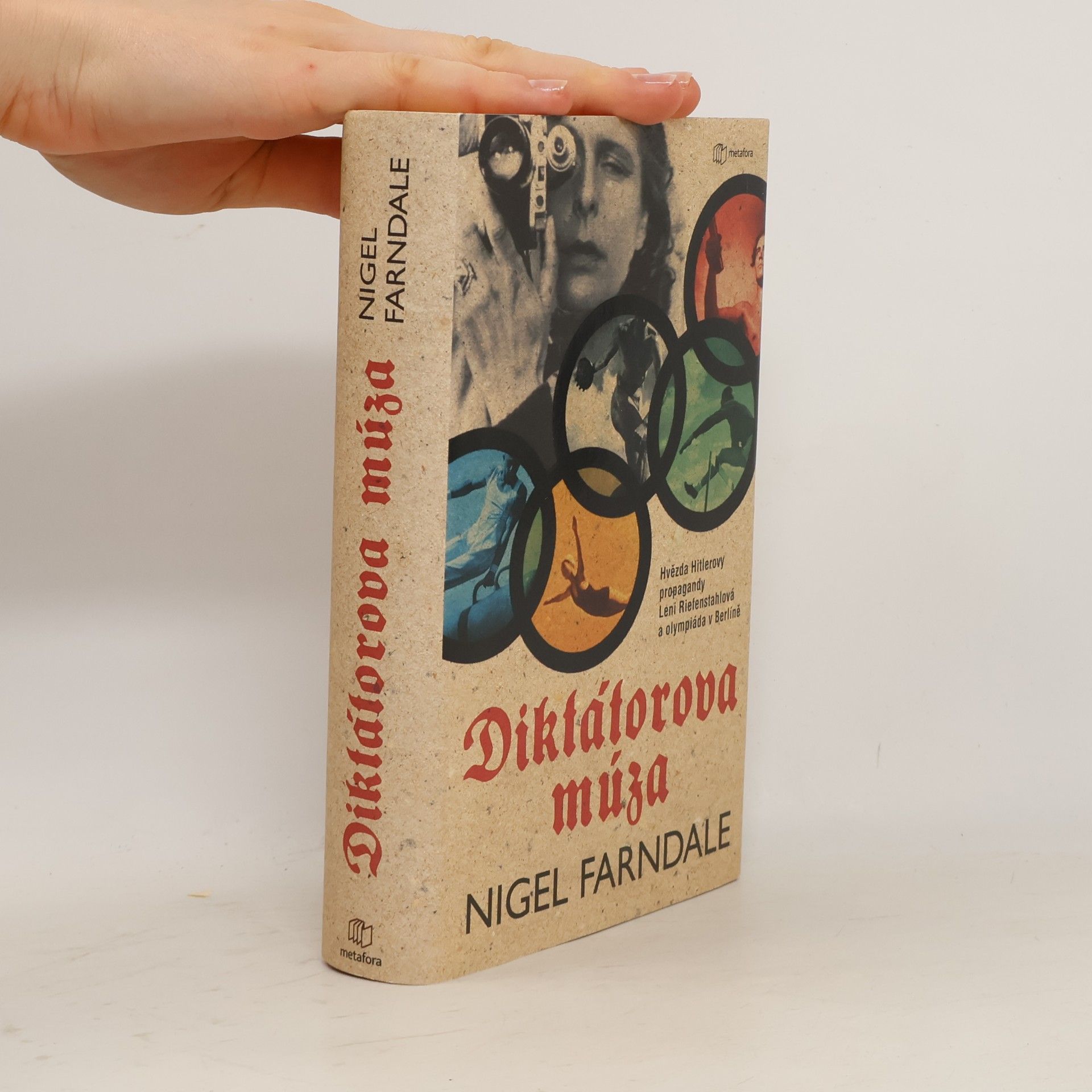 Nigel Farndale Diktátorova múza