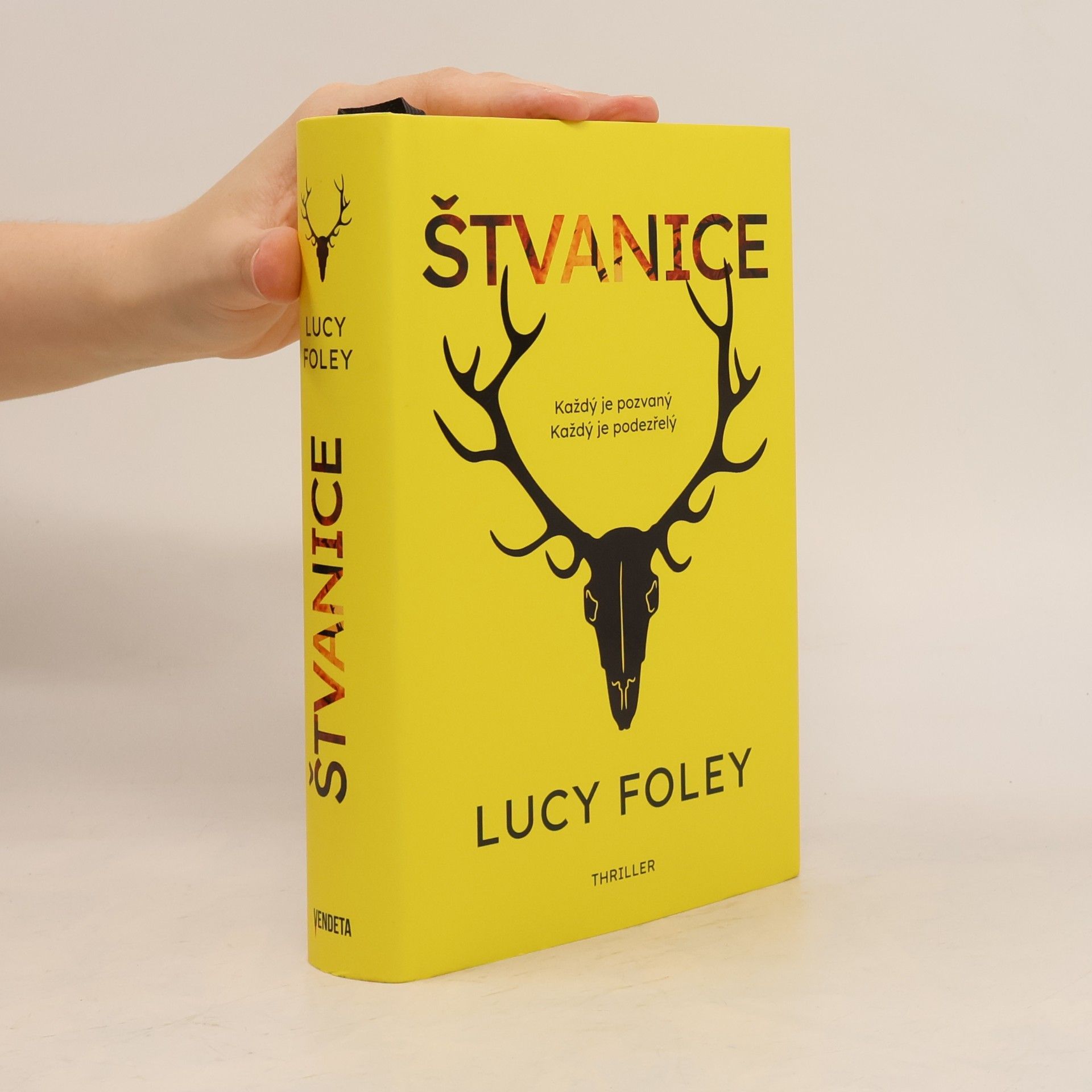 Lucy Foley Štvanice