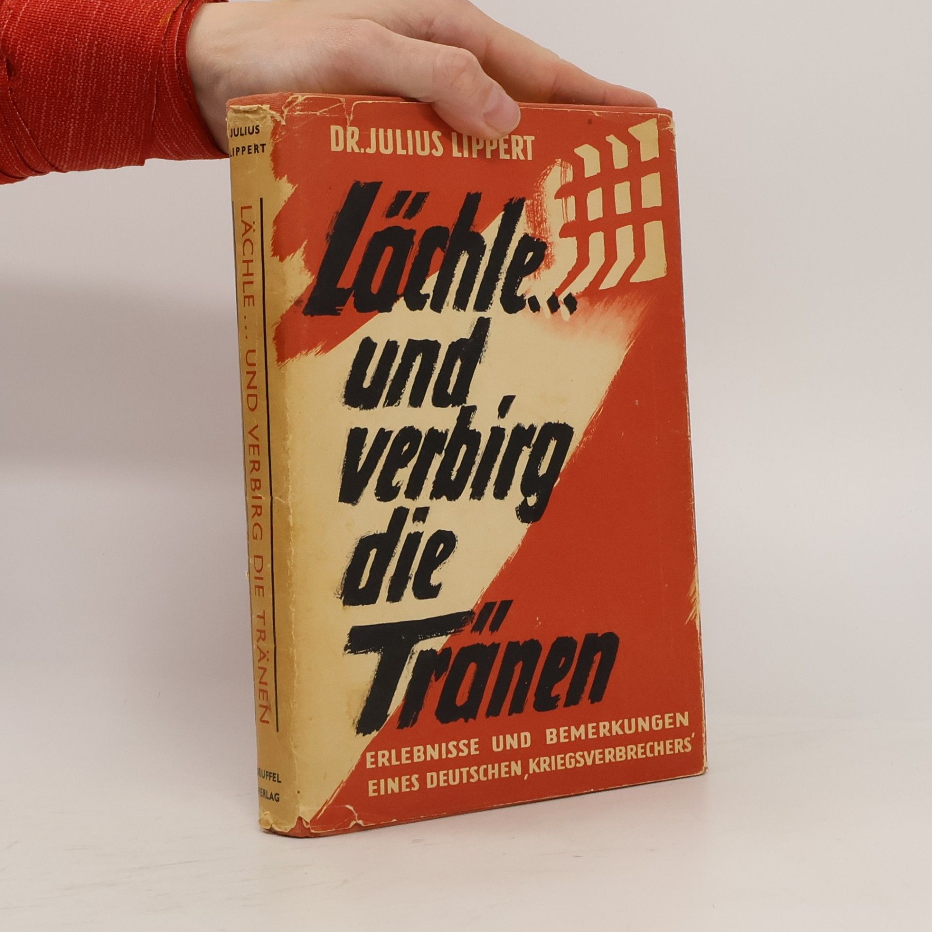Lächle und verbirg die Tränen