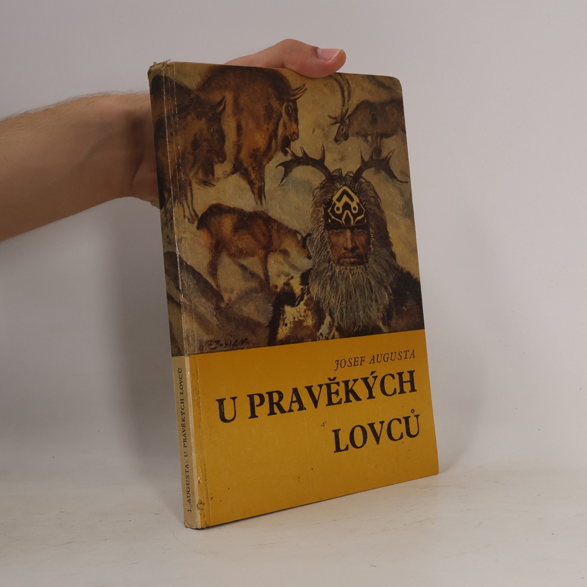 Josef Augusta U pravěkých lovců