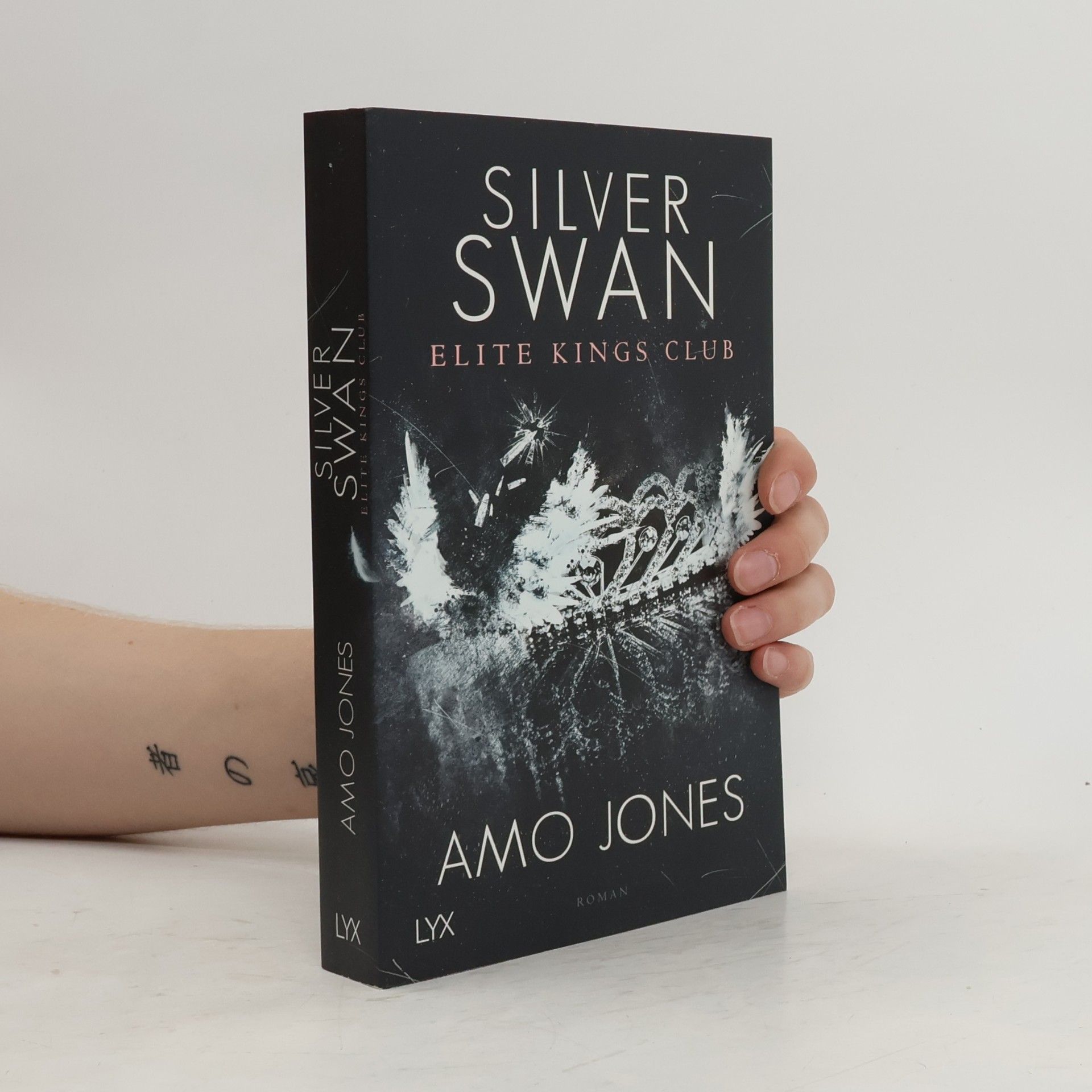 Amo Jones Silver Swan - Elite Kings Club