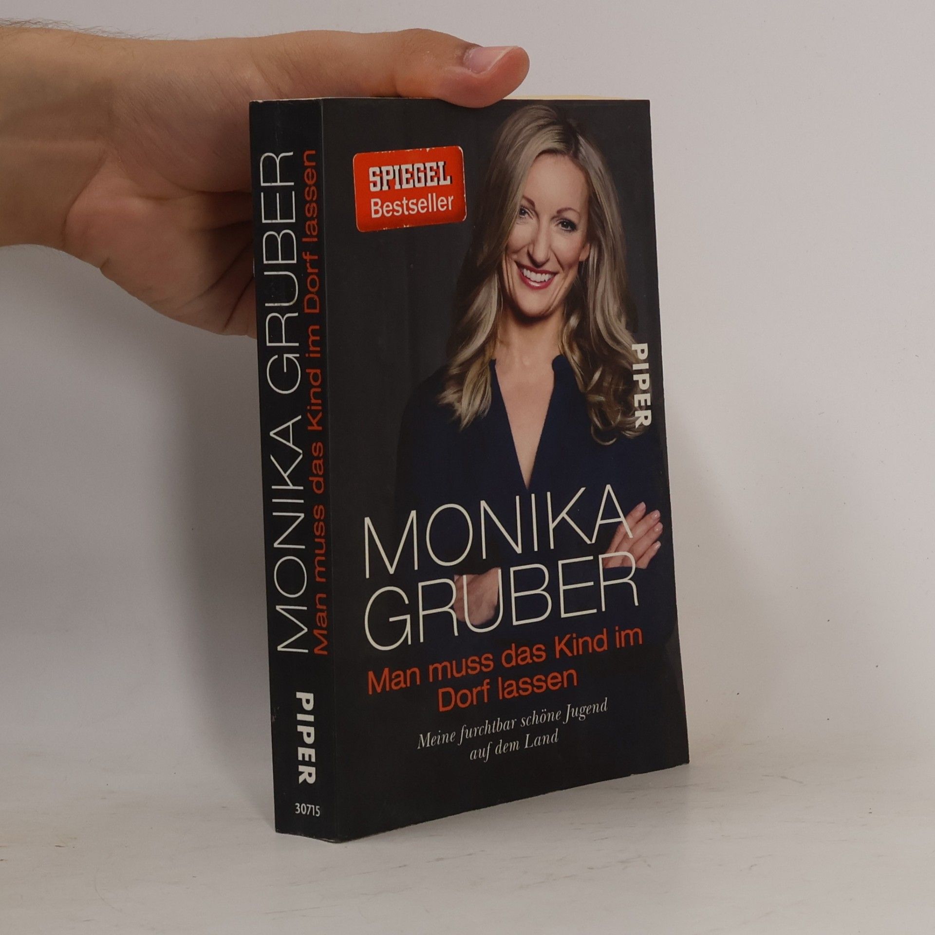 Monika Gruber Man muss das Kind im Dorf lassen