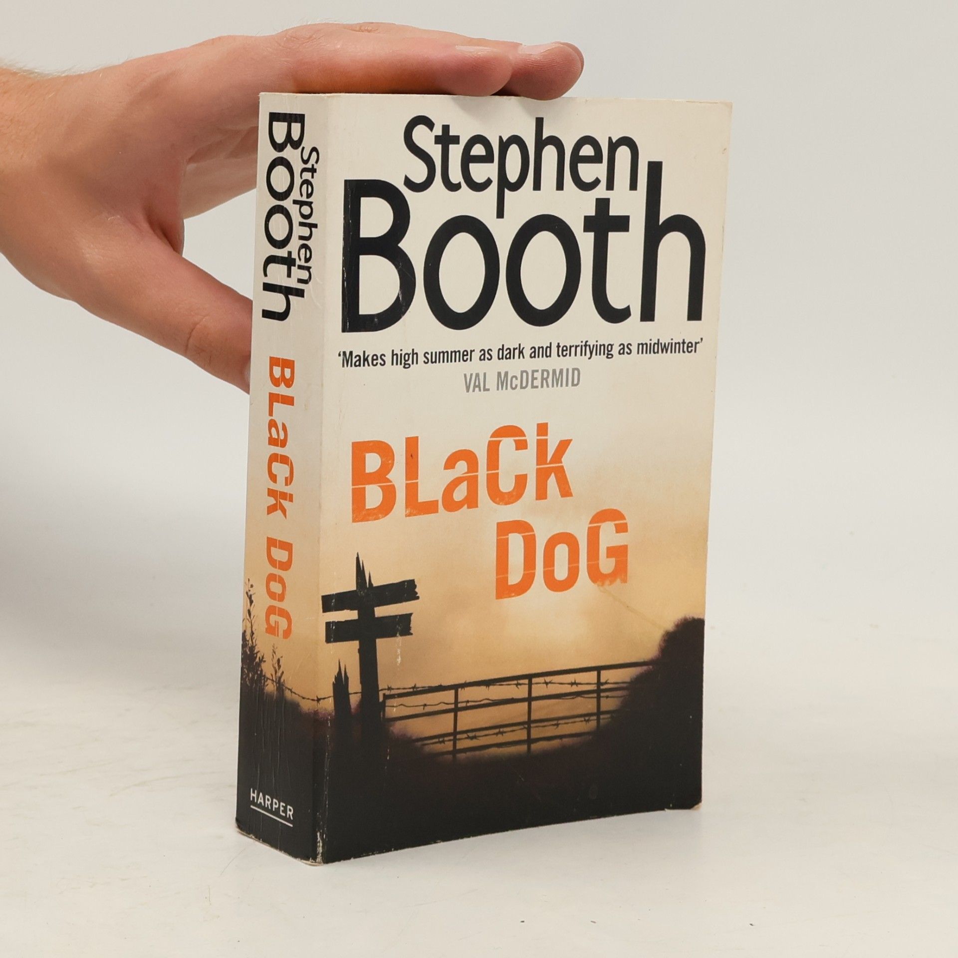 Stephen Booth Black Dog
