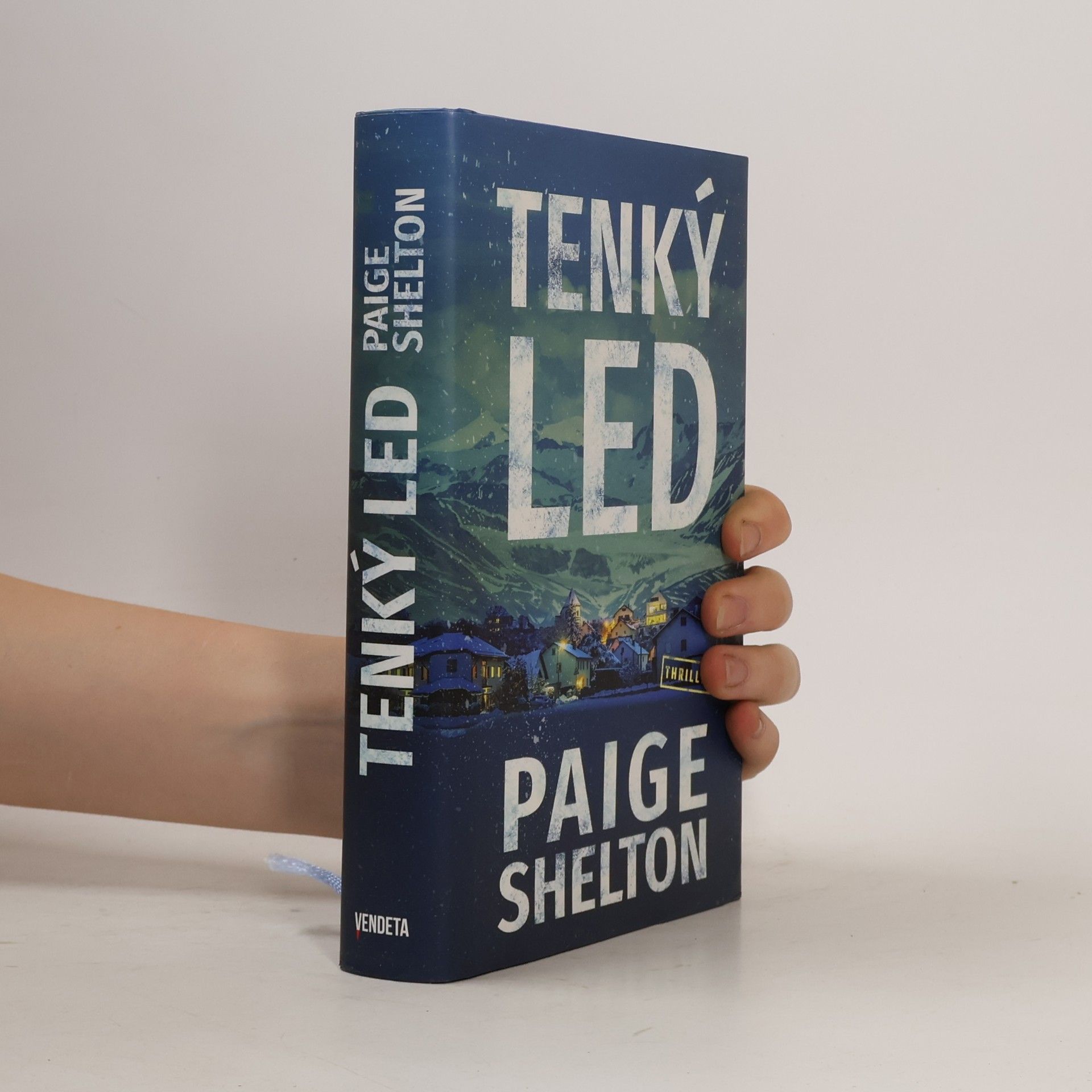 Paige Shelton Tenký led