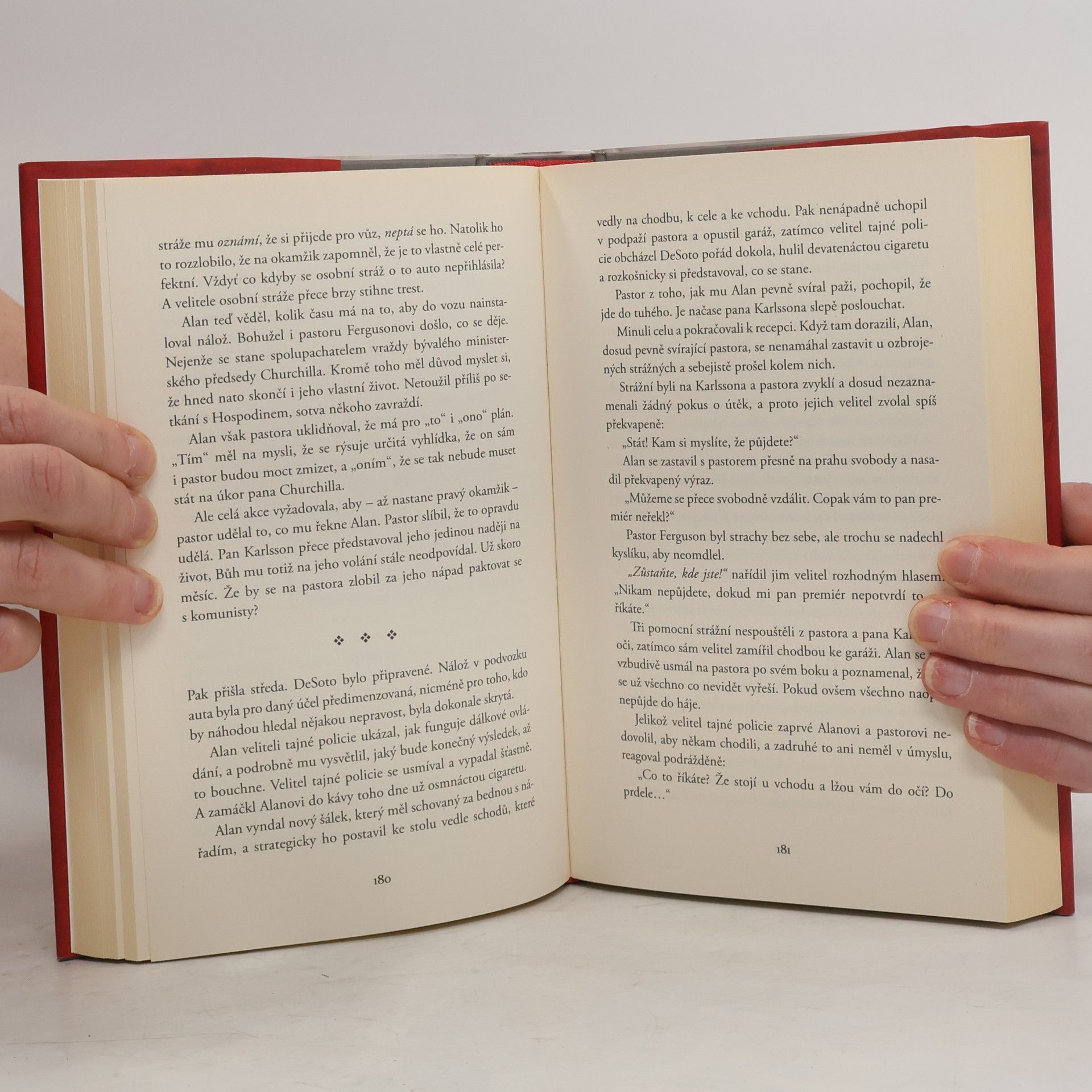 Jonas Jonasson Stoletý stařík, který vylezl z okna a zmizel