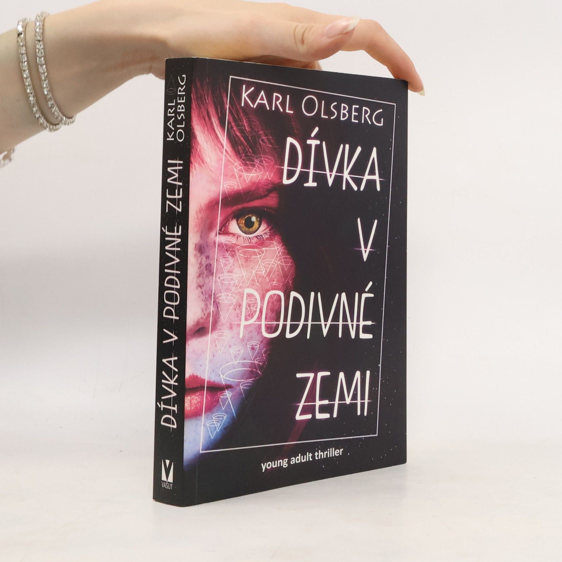 Karl Olsberg Dívka v podivné zemi