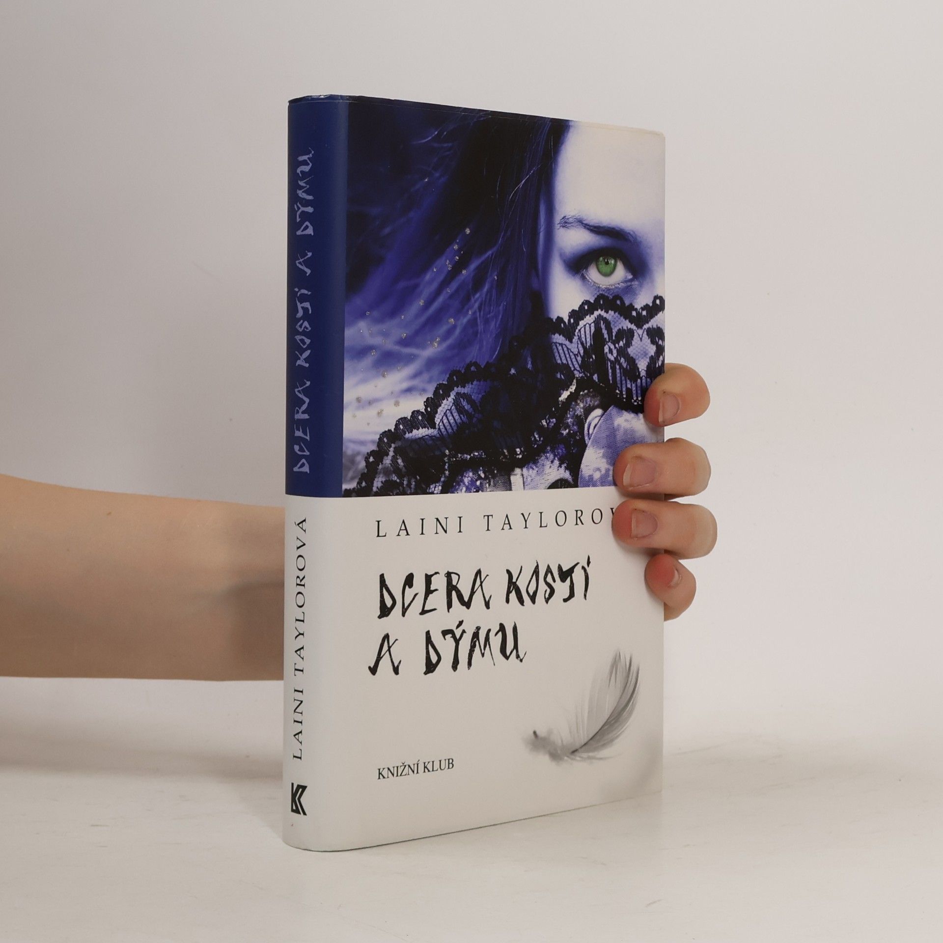 Laini Taylor Dcera kostí a dýmu