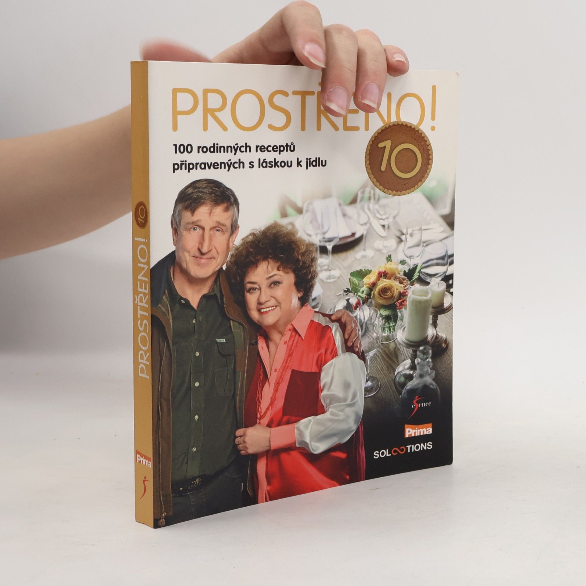 Autorenkollektiv Prostřeno! 10 : 100 rodinných receptů připravených s láskou k jídlu