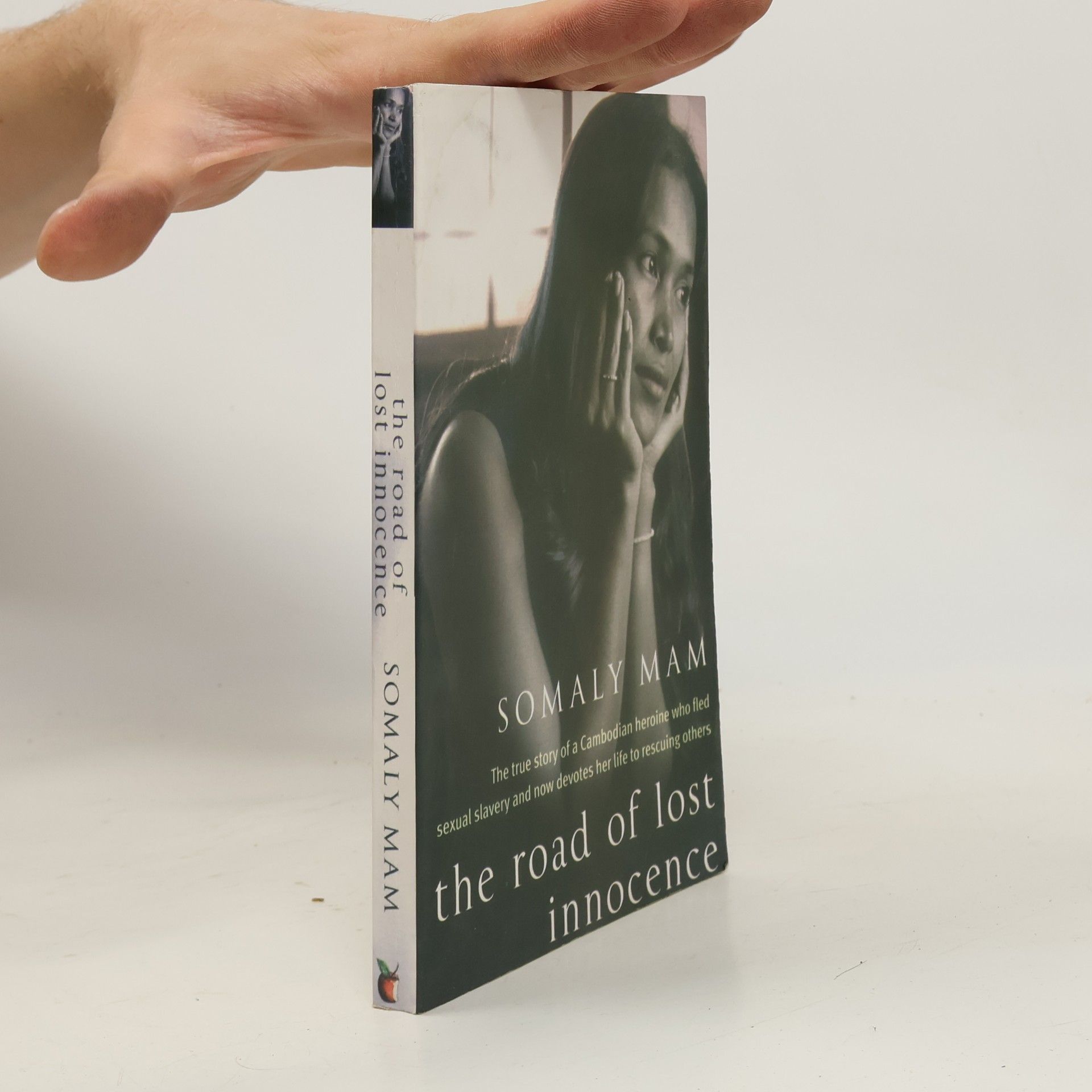 The road of lost innocence : the true story of a Cambodian childhood